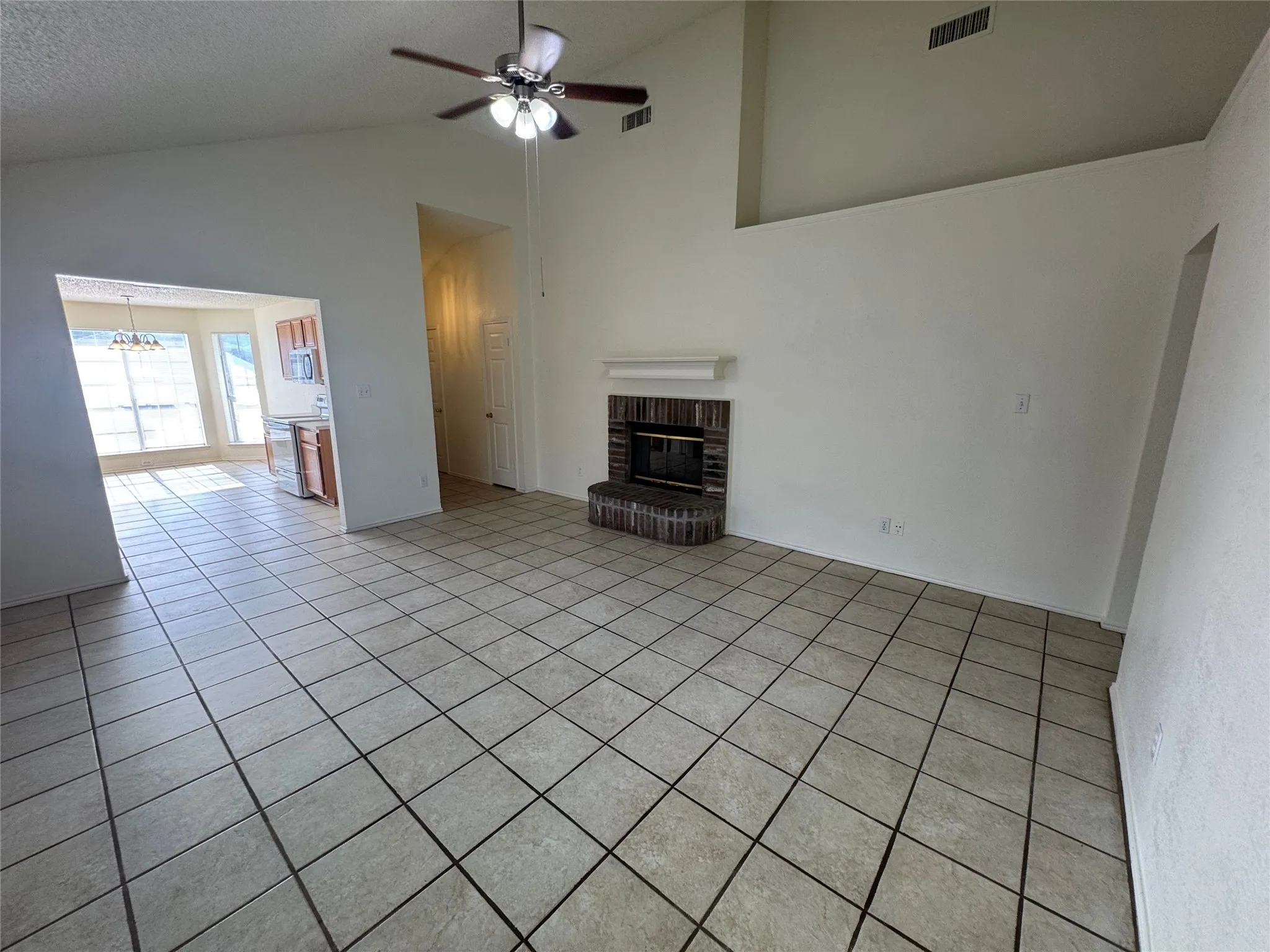 Single Family Residence For Rent in Tarrant County , 8045 Cannonwood Drive, Fort Worth, Texas 76137, 3 Bedroom, 2 Bathroom, 2 Garage spaces, 1,391 Sqft, built in 1997, mls#21355689, Real Estate Agent in Fort Worth, Homes For Rent in Tarrant county, Homes For Rent in Fort Worth, Realtor in Fort Worth Texas, Real Estate Brokerage Independent Realty Texas, Luminita Cordes Realtor