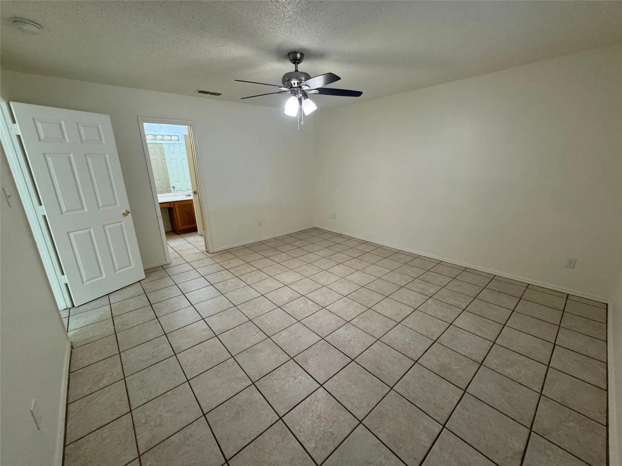 Single Family Residence For Rent in Tarrant County , 8045 Cannonwood Drive, Fort Worth, Texas 76137, 3 Bedroom, 2 Bathroom, 2 Garage spaces, 1,391 Sqft, built in 1997, mls#21355689, Real Estate Agent in Fort Worth, Homes For Rent in Tarrant county, Homes For Rent in Fort Worth, Realtor in Fort Worth Texas, Real Estate Brokerage Independent Realty Texas, Luminita Cordes Realtor