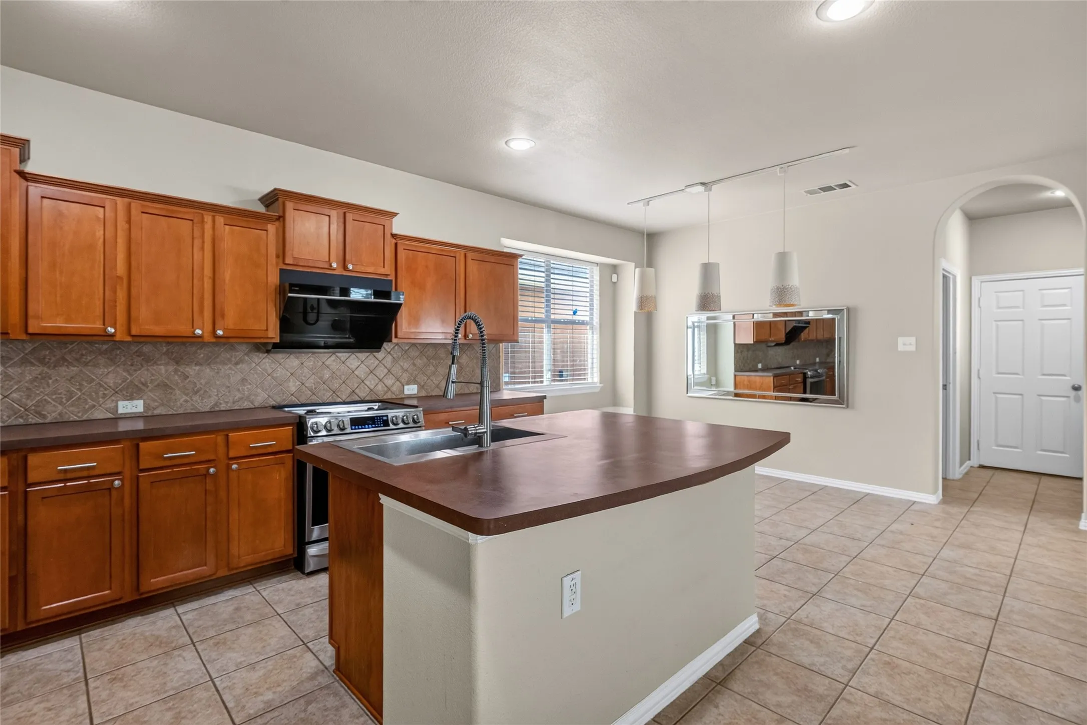 Single Family Residence For Sale in Denton County , 1833 Forsythe Drive, Savannah, Texas 76227, 3 Bedroom, 3 Bathroom, 2 Garage spaces, 2,319 Sqft, built in 2004, mls#21336442, Real Estate Agent in Savannah, Homes For Sale in Denton county, Homes For Sale in Savannah, Realtor in Savannah Texas, Real Estate Brokerage Independent Realty Texas, Luminita Cordes Realtor