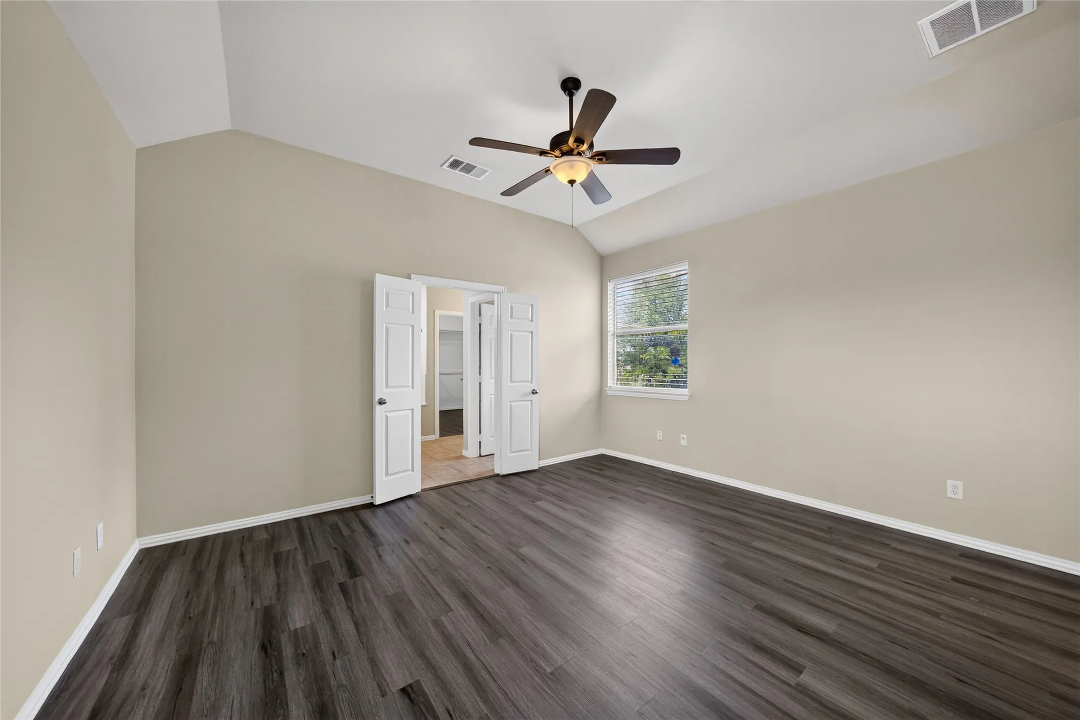 Single Family Residence For Sale in Denton County , 1833 Forsythe Drive, Savannah, Texas 76227, 3 Bedroom, 3 Bathroom, 2 Garage spaces, 2,319 Sqft, built in 2004, mls#21336442, Real Estate Agent in Savannah, Homes For Sale in Denton county, Homes For Sale in Savannah, Realtor in Savannah Texas, Real Estate Brokerage Independent Realty Texas, Luminita Cordes Realtor