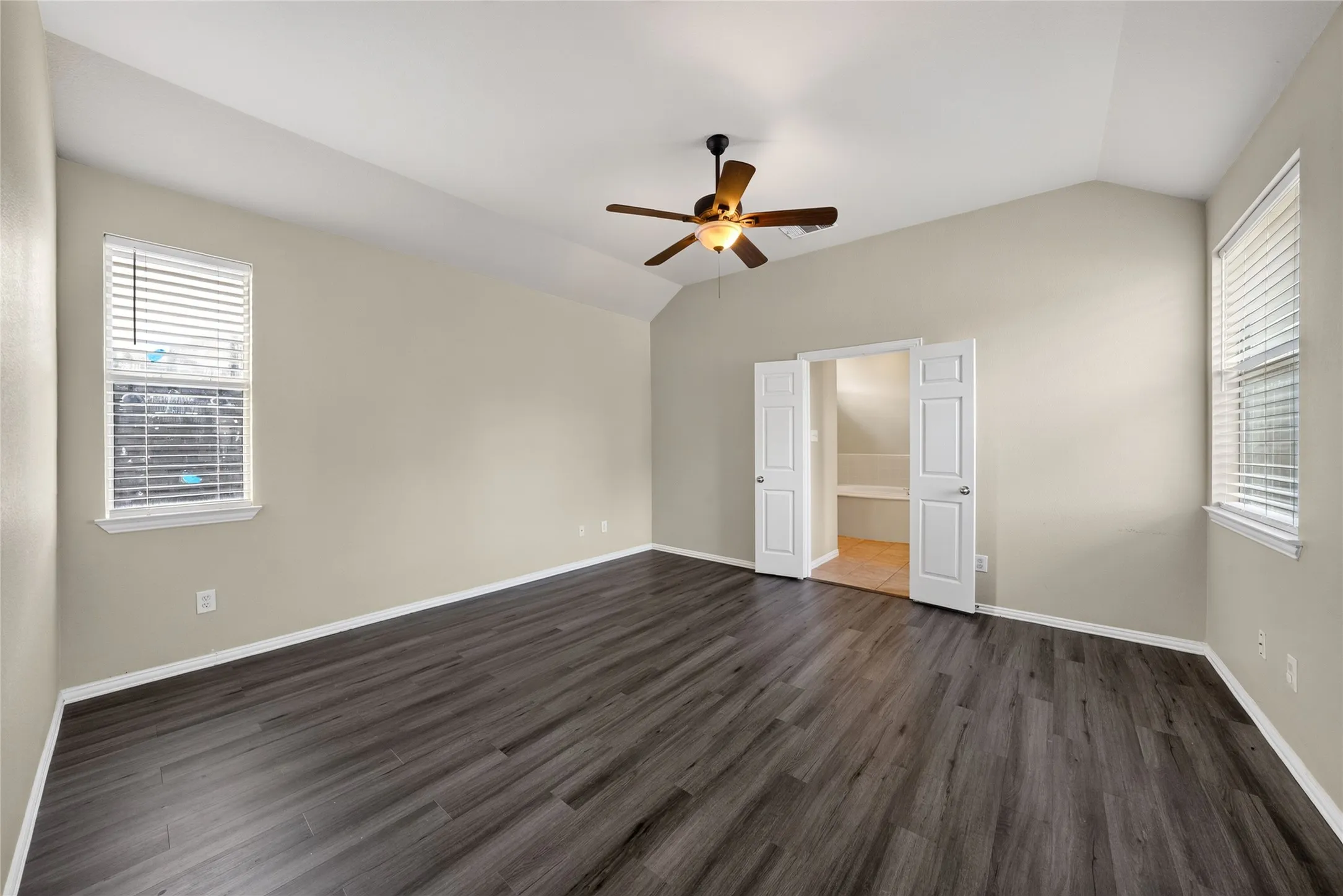 Single Family Residence For Sale in Denton County , 1833 Forsythe Drive, Savannah, Texas 76227, 3 Bedroom, 3 Bathroom, 2 Garage spaces, 2,319 Sqft, built in 2004, mls#21336442, Real Estate Agent in Savannah, Homes For Sale in Denton county, Homes For Sale in Savannah, Realtor in Savannah Texas, Real Estate Brokerage Independent Realty Texas, Luminita Cordes Realtor