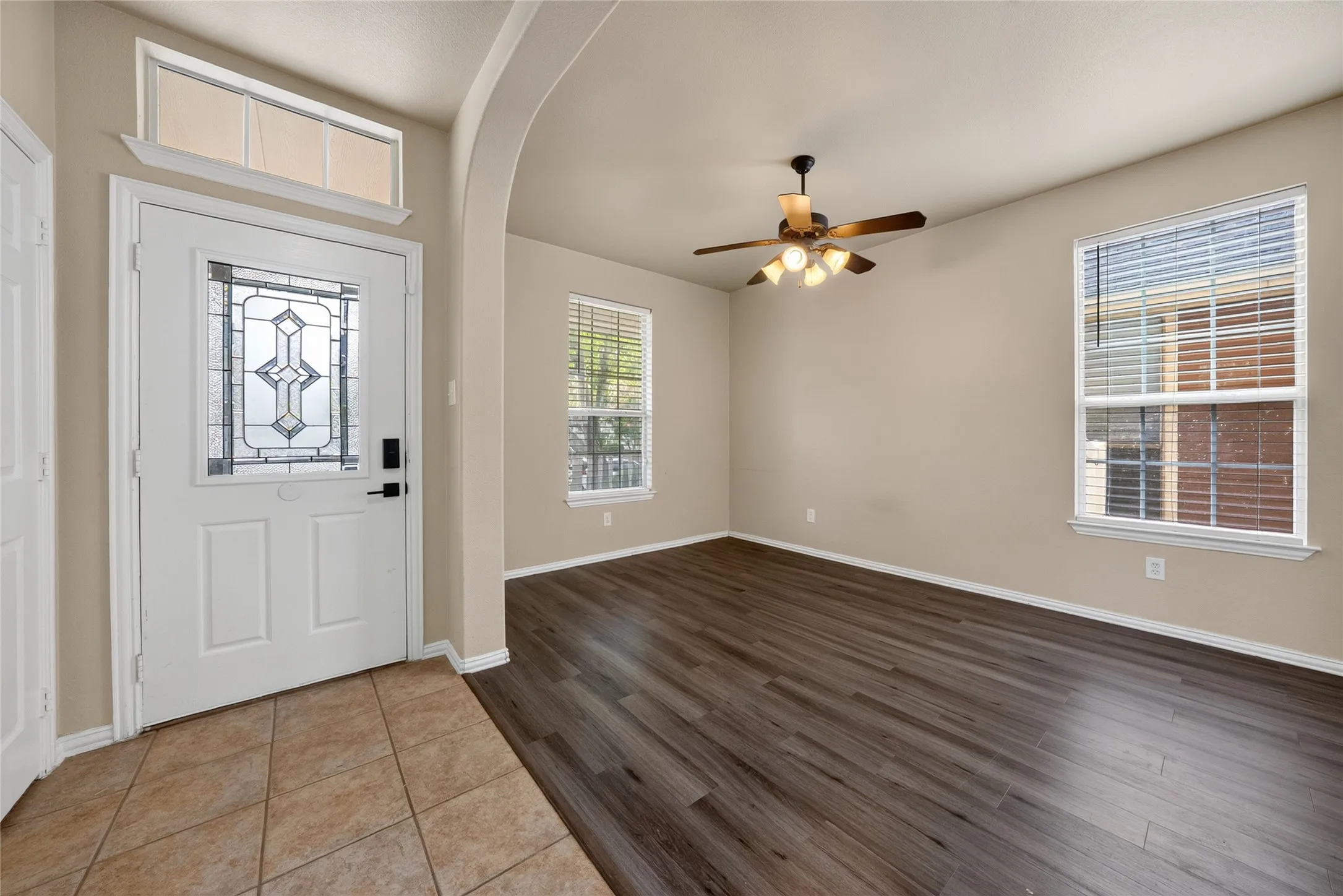 Single Family Residence For Sale in Denton County , 1833 Forsythe Drive, Savannah, Texas 76227, 3 Bedroom, 3 Bathroom, 2 Garage spaces, 2,319 Sqft, built in 2004, mls#21336442, Real Estate Agent in Savannah, Homes For Sale in Denton county, Homes For Sale in Savannah, Realtor in Savannah Texas, Real Estate Brokerage Independent Realty Texas, Luminita Cordes Realtor