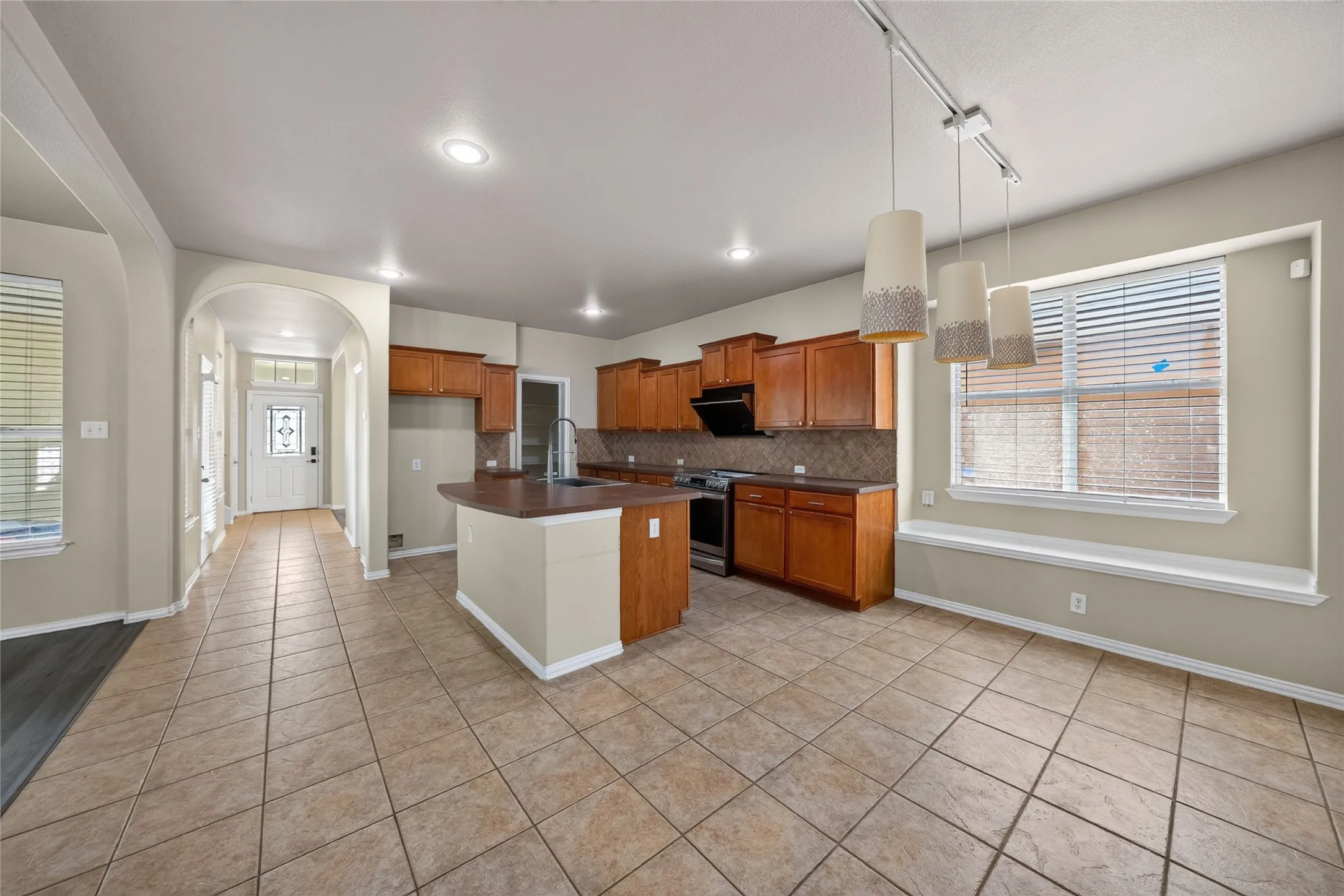 Single Family Residence For Sale in Denton County , 1833 Forsythe Drive, Savannah, Texas 76227, 3 Bedroom, 3 Bathroom, 2 Garage spaces, 2,319 Sqft, built in 2004, mls#21336442, Real Estate Agent in Savannah, Homes For Sale in Denton county, Homes For Sale in Savannah, Realtor in Savannah Texas, Real Estate Brokerage Independent Realty Texas, Luminita Cordes Realtor