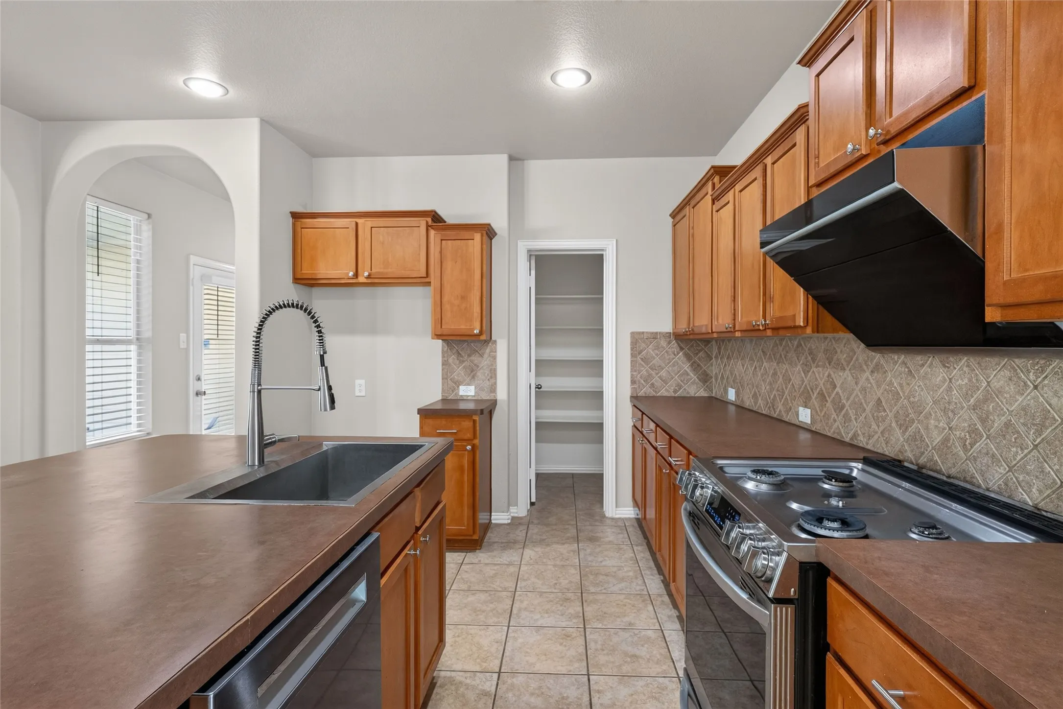 Single Family Residence For Sale in Denton County , 1833 Forsythe Drive, Savannah, Texas 76227, 3 Bedroom, 3 Bathroom, 2 Garage spaces, 2,319 Sqft, built in 2004, mls#21336442, Real Estate Agent in Savannah, Homes For Sale in Denton county, Homes For Sale in Savannah, Realtor in Savannah Texas, Real Estate Brokerage Independent Realty Texas, Luminita Cordes Realtor