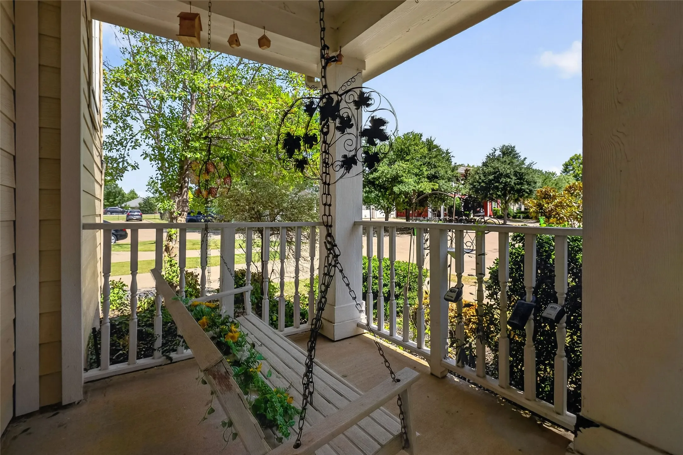 Single Family Residence For Sale in Denton County , 1833 Forsythe Drive, Savannah, Texas 76227, 3 Bedroom, 3 Bathroom, 2 Garage spaces, 2,319 Sqft, built in 2004, mls#21336442, Real Estate Agent in Savannah, Homes For Sale in Denton county, Homes For Sale in Savannah, Realtor in Savannah Texas, Real Estate Brokerage Independent Realty Texas, Luminita Cordes Realtor