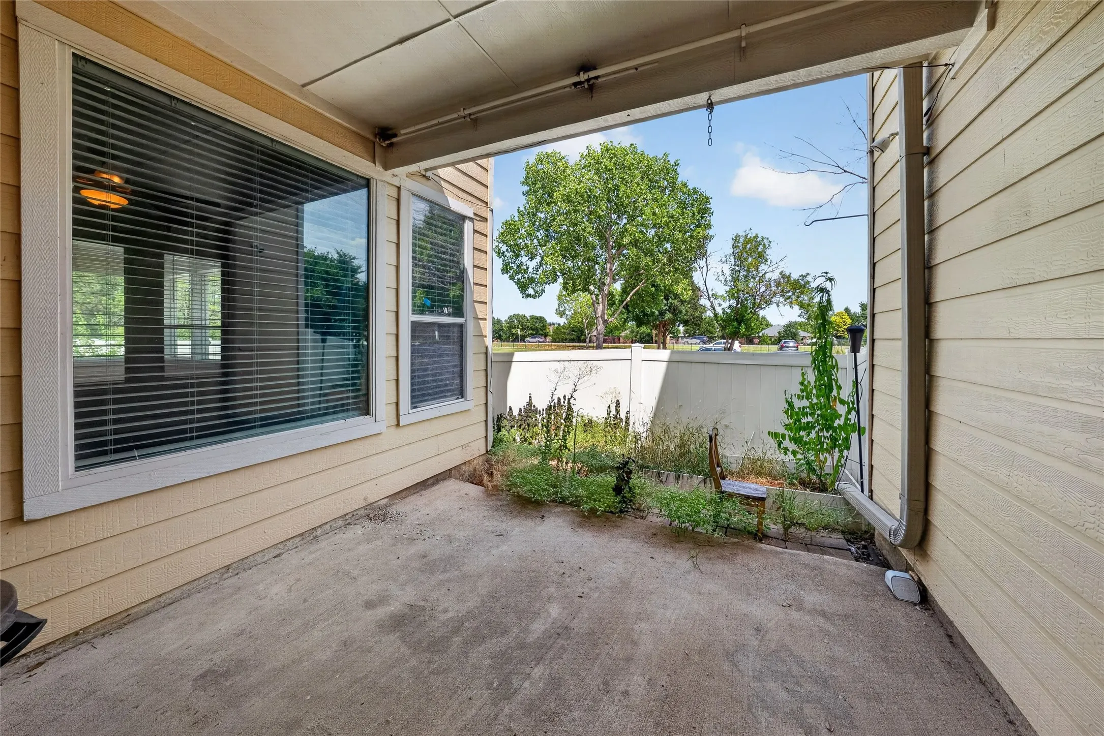 Single Family Residence For Sale in Denton County , 1833 Forsythe Drive, Savannah, Texas 76227, 3 Bedroom, 3 Bathroom, 2 Garage spaces, 2,319 Sqft, built in 2004, mls#21336442, Real Estate Agent in Savannah, Homes For Sale in Denton county, Homes For Sale in Savannah, Realtor in Savannah Texas, Real Estate Brokerage Independent Realty Texas, Luminita Cordes Realtor