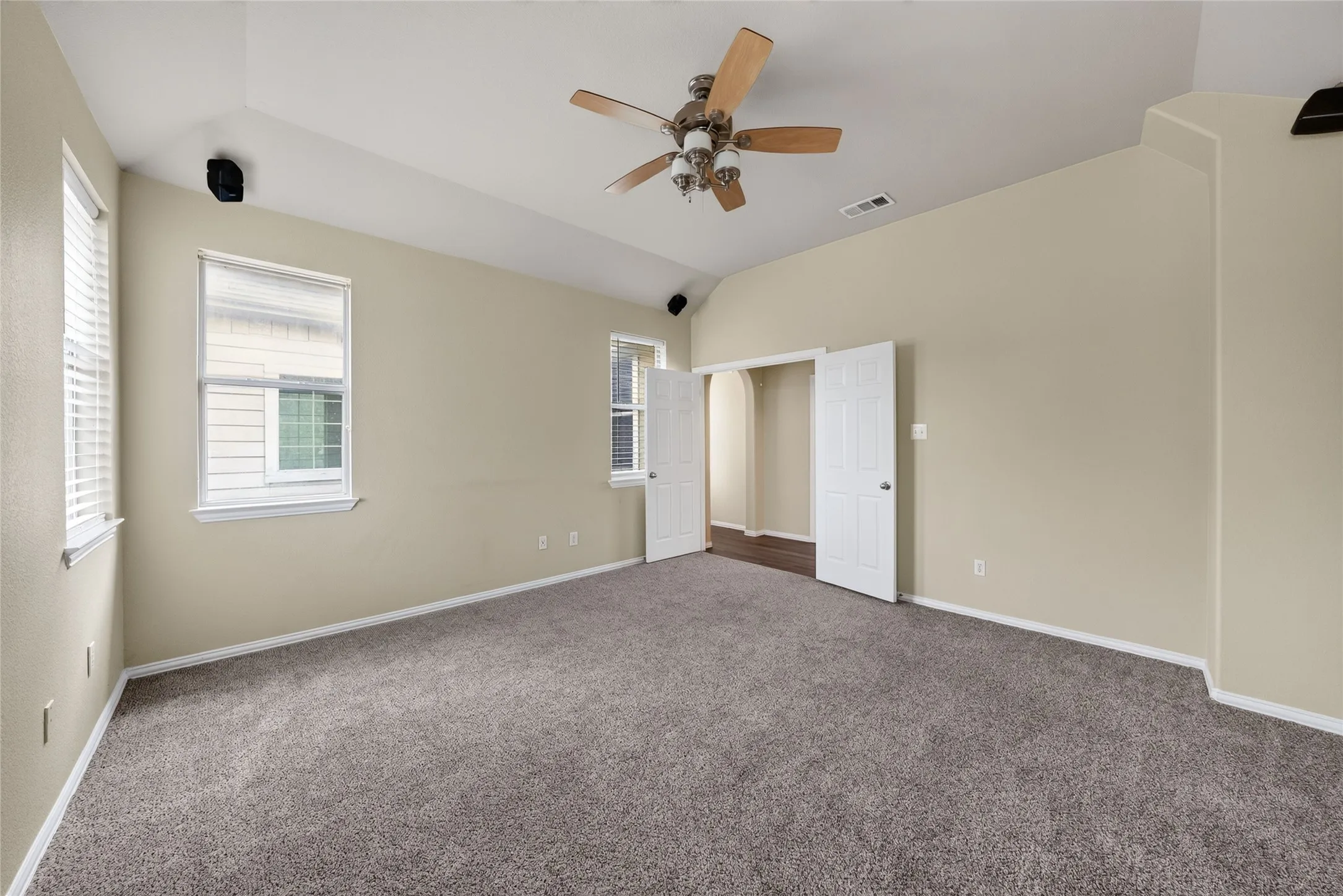 Single Family Residence For Sale in Denton County , 1833 Forsythe Drive, Savannah, Texas 76227, 3 Bedroom, 3 Bathroom, 2 Garage spaces, 2,319 Sqft, built in 2004, mls#21336442, Real Estate Agent in Savannah, Homes For Sale in Denton county, Homes For Sale in Savannah, Realtor in Savannah Texas, Real Estate Brokerage Independent Realty Texas, Luminita Cordes Realtor