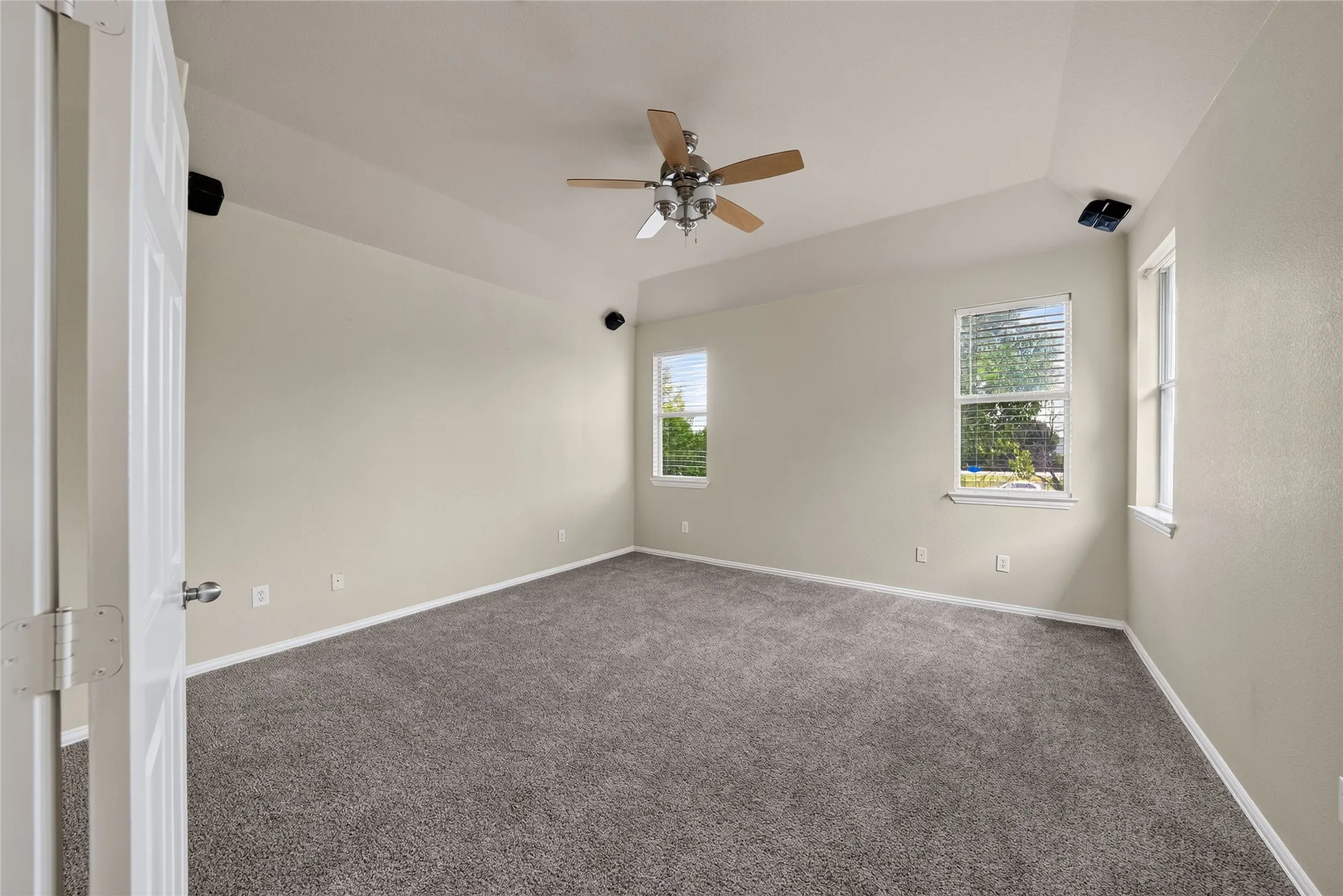 Single Family Residence For Sale in Denton County , 1833 Forsythe Drive, Savannah, Texas 76227, 3 Bedroom, 3 Bathroom, 2 Garage spaces, 2,319 Sqft, built in 2004, mls#21336442, Real Estate Agent in Savannah, Homes For Sale in Denton county, Homes For Sale in Savannah, Realtor in Savannah Texas, Real Estate Brokerage Independent Realty Texas, Luminita Cordes Realtor