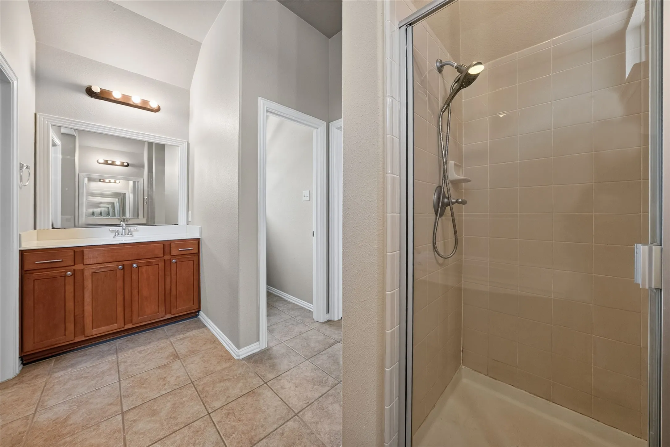 Single Family Residence For Sale in Denton County , 1833 Forsythe Drive, Savannah, Texas 76227, 3 Bedroom, 3 Bathroom, 2 Garage spaces, 2,319 Sqft, built in 2004, mls#21336442, Real Estate Agent in Savannah, Homes For Sale in Denton county, Homes For Sale in Savannah, Realtor in Savannah Texas, Real Estate Brokerage Independent Realty Texas, Luminita Cordes Realtor