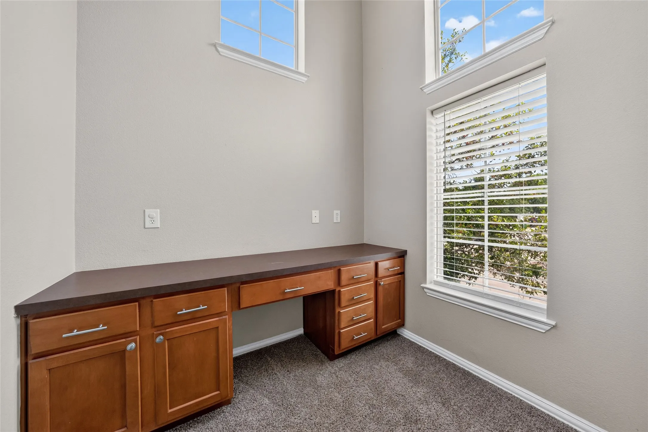 Single Family Residence For Sale in Denton County , 1833 Forsythe Drive, Savannah, Texas 76227, 3 Bedroom, 3 Bathroom, 2 Garage spaces, 2,319 Sqft, built in 2004, mls#21336442, Real Estate Agent in Savannah, Homes For Sale in Denton county, Homes For Sale in Savannah, Realtor in Savannah Texas, Real Estate Brokerage Independent Realty Texas, Luminita Cordes Realtor