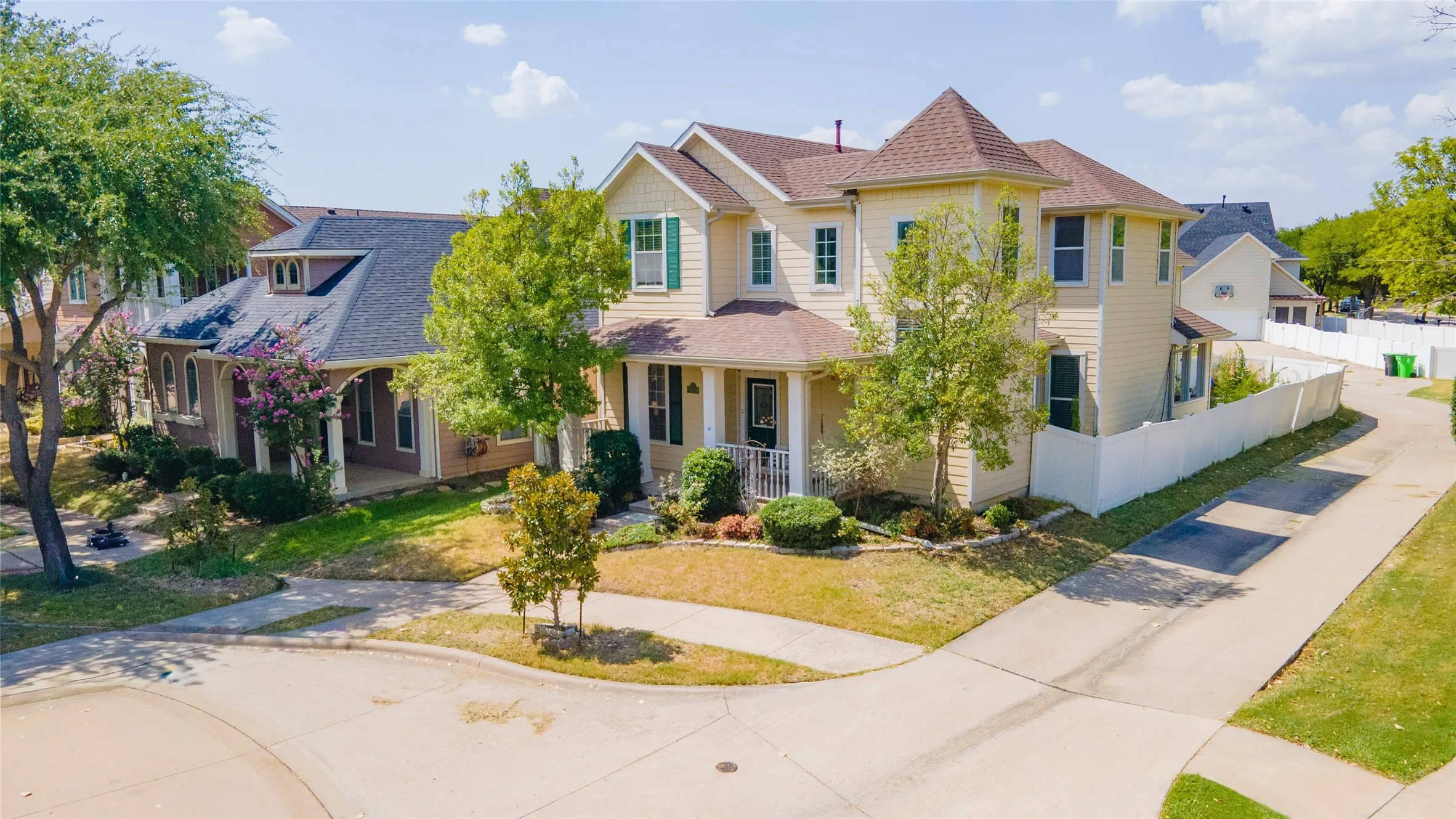 Single Family Residence For Sale in Denton County , 1833 Forsythe Drive, Savannah, Texas 76227, 3 Bedroom, 3 Bathroom, 2 Garage spaces, 2,319 Sqft, built in 2004, mls#21336442, Real Estate Agent in Savannah, Homes For Sale in Denton county, Homes For Sale in Savannah, Realtor in Savannah Texas, Real Estate Brokerage Independent Realty Texas, Luminita Cordes Realtor