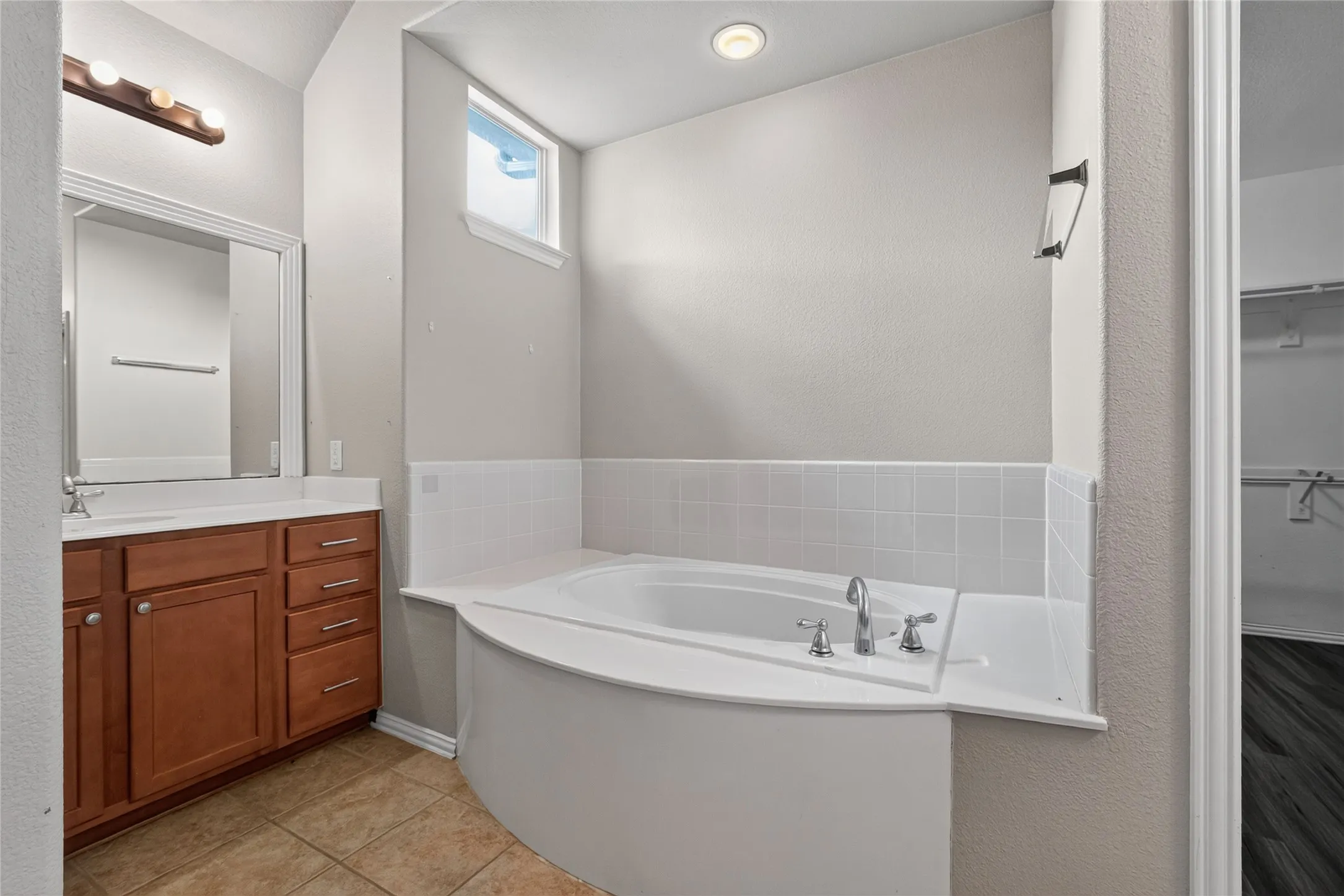 Single Family Residence For Sale in Denton County , 1833 Forsythe Drive, Savannah, Texas 76227, 3 Bedroom, 3 Bathroom, 2 Garage spaces, 2,319 Sqft, built in 2004, mls#21336442, Real Estate Agent in Savannah, Homes For Sale in Denton county, Homes For Sale in Savannah, Realtor in Savannah Texas, Real Estate Brokerage Independent Realty Texas, Luminita Cordes Realtor