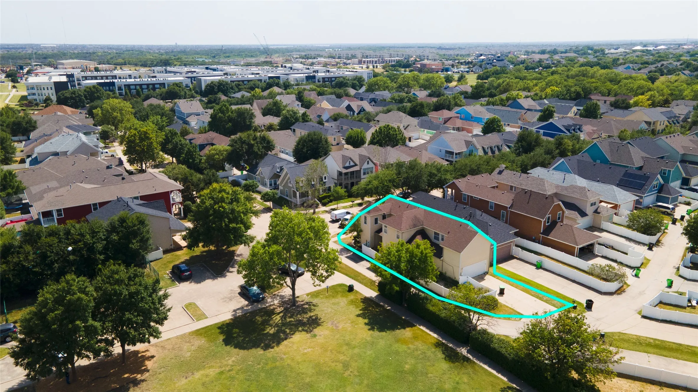 Single Family Residence For Sale in Denton County , 1833 Forsythe Drive, Savannah, Texas 76227, 3 Bedroom, 3 Bathroom, 2 Garage spaces, 2,319 Sqft, built in 2004, mls#21336442, Real Estate Agent in Savannah, Homes For Sale in Denton county, Homes For Sale in Savannah, Realtor in Savannah Texas, Real Estate Brokerage Independent Realty Texas, Luminita Cordes Realtor