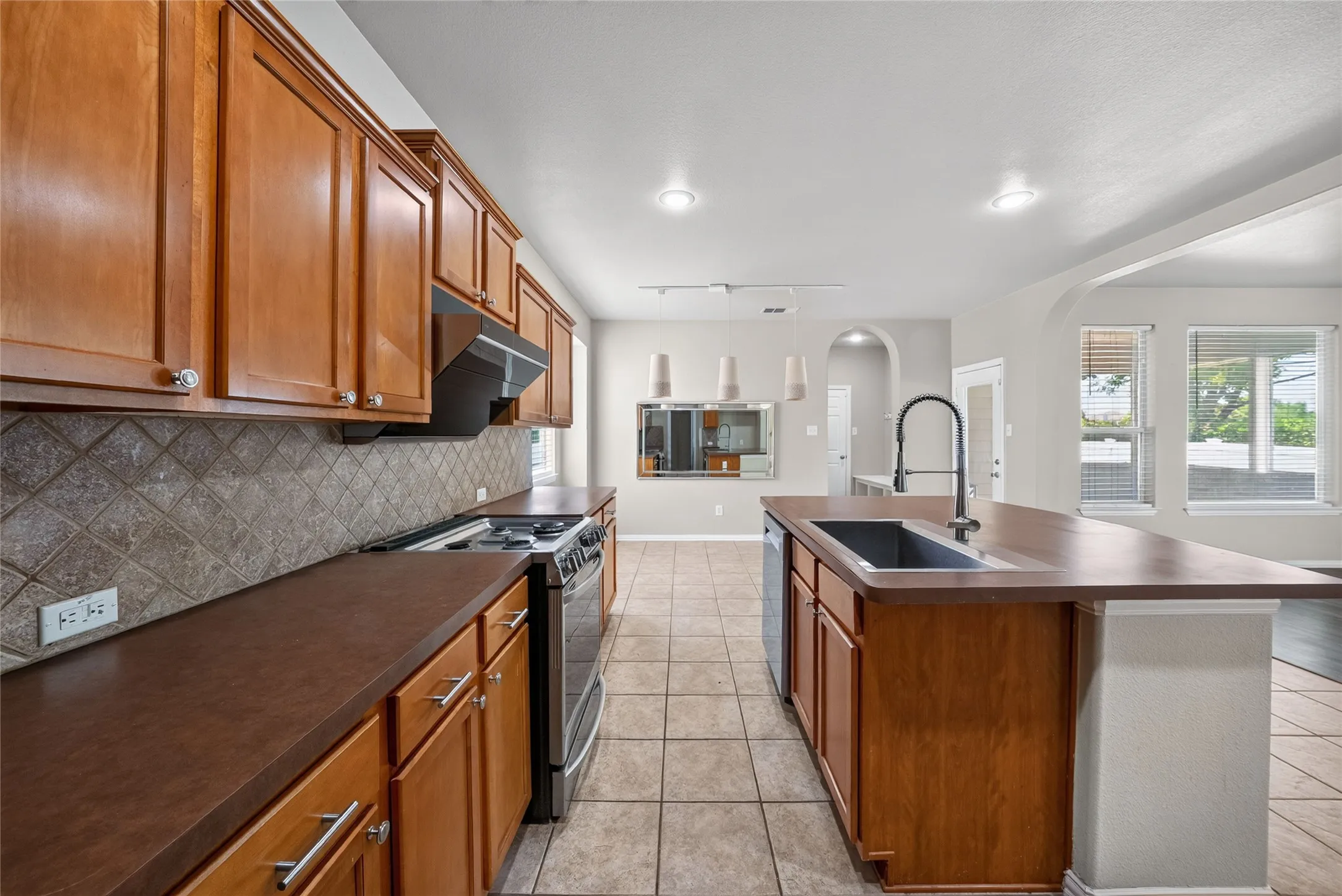 Single Family Residence For Sale in Denton County , 1833 Forsythe Drive, Savannah, Texas 76227, 3 Bedroom, 3 Bathroom, 2 Garage spaces, 2,319 Sqft, built in 2004, mls#21336442, Real Estate Agent in Savannah, Homes For Sale in Denton county, Homes For Sale in Savannah, Realtor in Savannah Texas, Real Estate Brokerage Independent Realty Texas, Luminita Cordes Realtor