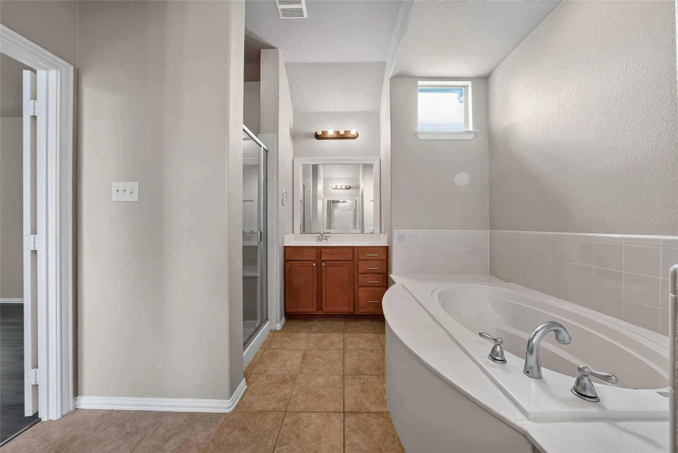 Single Family Residence For Sale in Denton County , 1833 Forsythe Drive, Savannah, Texas 76227, 3 Bedroom, 3 Bathroom, 2 Garage spaces, 2,319 Sqft, built in 2004, mls#21336442, Real Estate Agent in Savannah, Homes For Sale in Denton county, Homes For Sale in Savannah, Realtor in Savannah Texas, Real Estate Brokerage Independent Realty Texas, Luminita Cordes Realtor