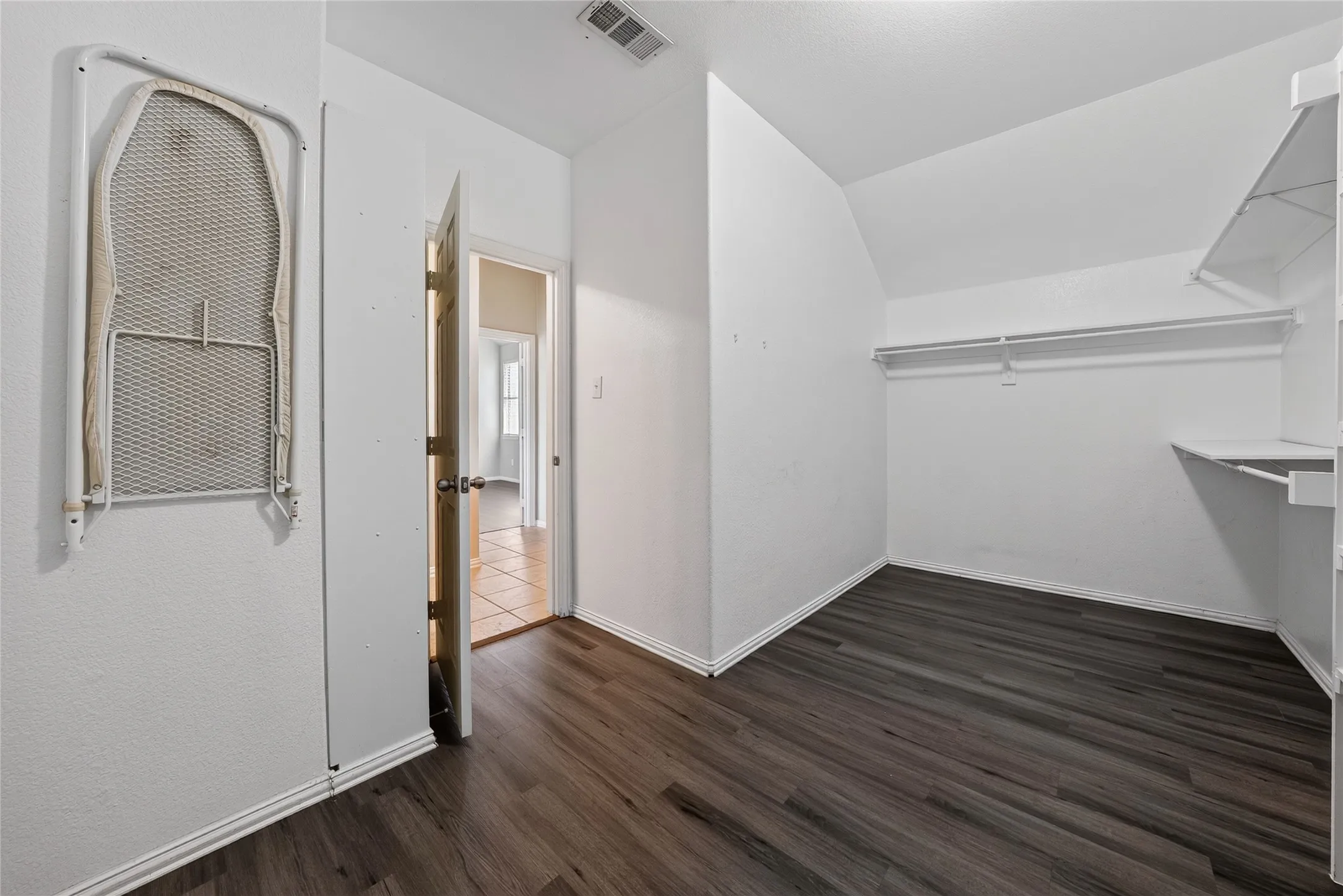 Single Family Residence For Sale in Denton County , 1833 Forsythe Drive, Savannah, Texas 76227, 3 Bedroom, 3 Bathroom, 2 Garage spaces, 2,319 Sqft, built in 2004, mls#21336442, Real Estate Agent in Savannah, Homes For Sale in Denton county, Homes For Sale in Savannah, Realtor in Savannah Texas, Real Estate Brokerage Independent Realty Texas, Luminita Cordes Realtor