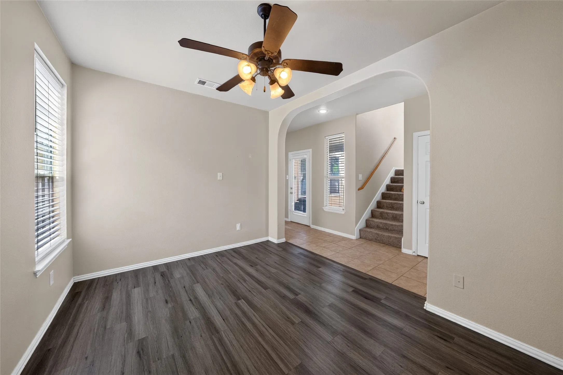 Single Family Residence For Sale in Denton County , 1833 Forsythe Drive, Savannah, Texas 76227, 3 Bedroom, 3 Bathroom, 2 Garage spaces, 2,319 Sqft, built in 2004, mls#21336442, Real Estate Agent in Savannah, Homes For Sale in Denton county, Homes For Sale in Savannah, Realtor in Savannah Texas, Real Estate Brokerage Independent Realty Texas, Luminita Cordes Realtor