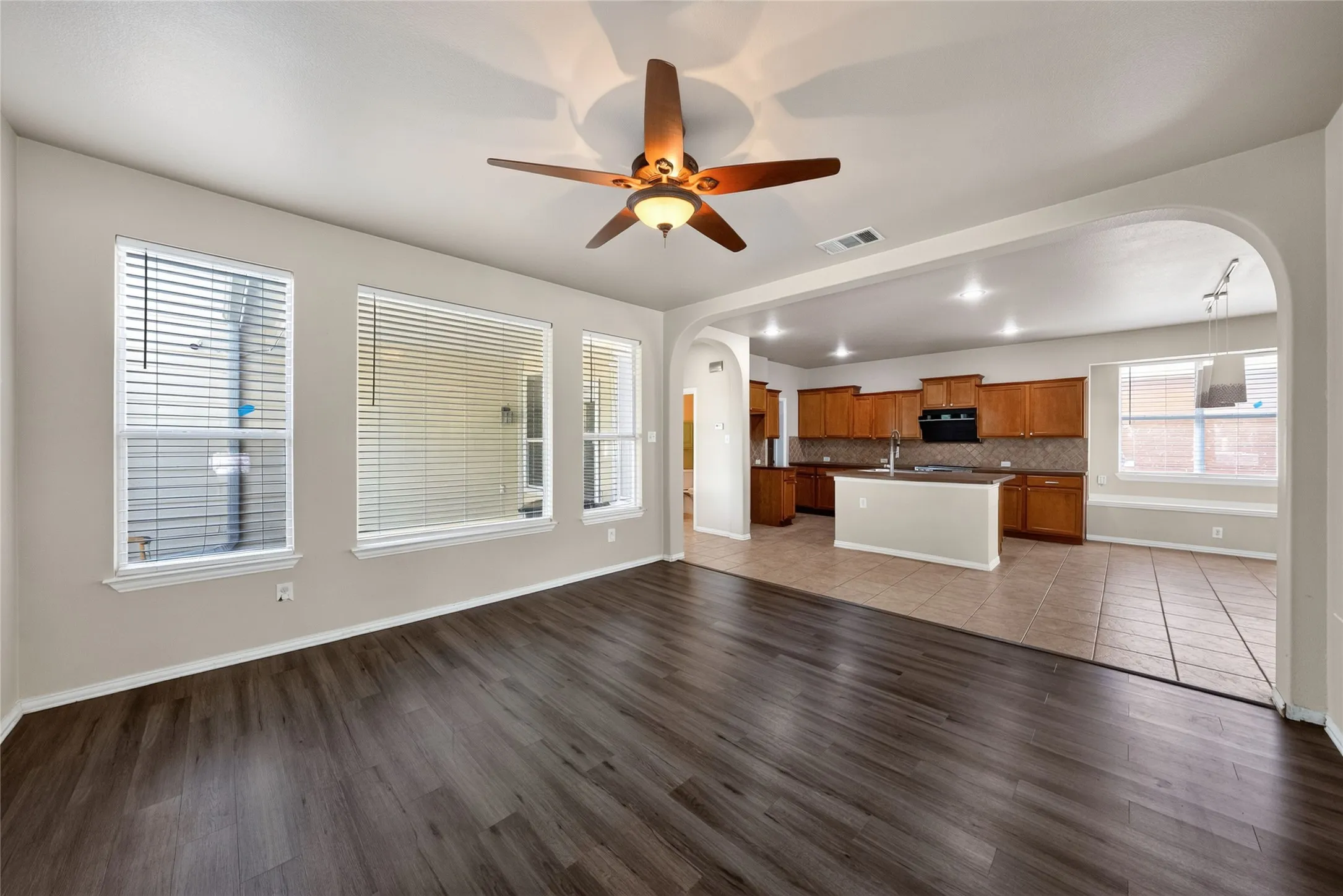 Single Family Residence For Sale in Denton County , 1833 Forsythe Drive, Savannah, Texas 76227, 3 Bedroom, 3 Bathroom, 2 Garage spaces, 2,319 Sqft, built in 2004, mls#21336442, Real Estate Agent in Savannah, Homes For Sale in Denton county, Homes For Sale in Savannah, Realtor in Savannah Texas, Real Estate Brokerage Independent Realty Texas, Luminita Cordes Realtor