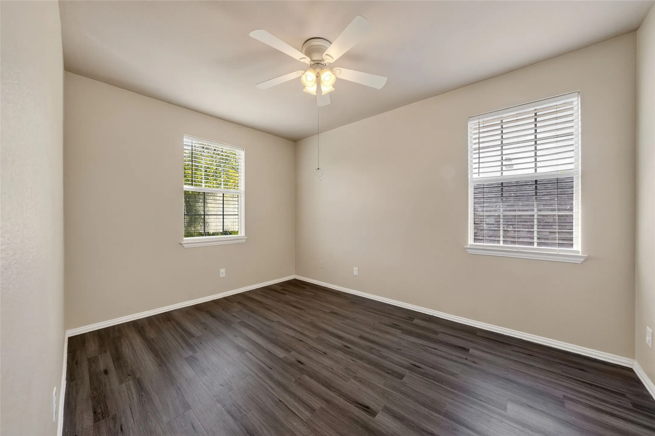Single Family Residence For Sale in Denton County , 1833 Forsythe Drive, Savannah, Texas 76227, 3 Bedroom, 3 Bathroom, 2 Garage spaces, 2,319 Sqft, built in 2004, mls#21336442, Real Estate Agent in Savannah, Homes For Sale in Denton county, Homes For Sale in Savannah, Realtor in Savannah Texas, Real Estate Brokerage Independent Realty Texas, Luminita Cordes Realtor