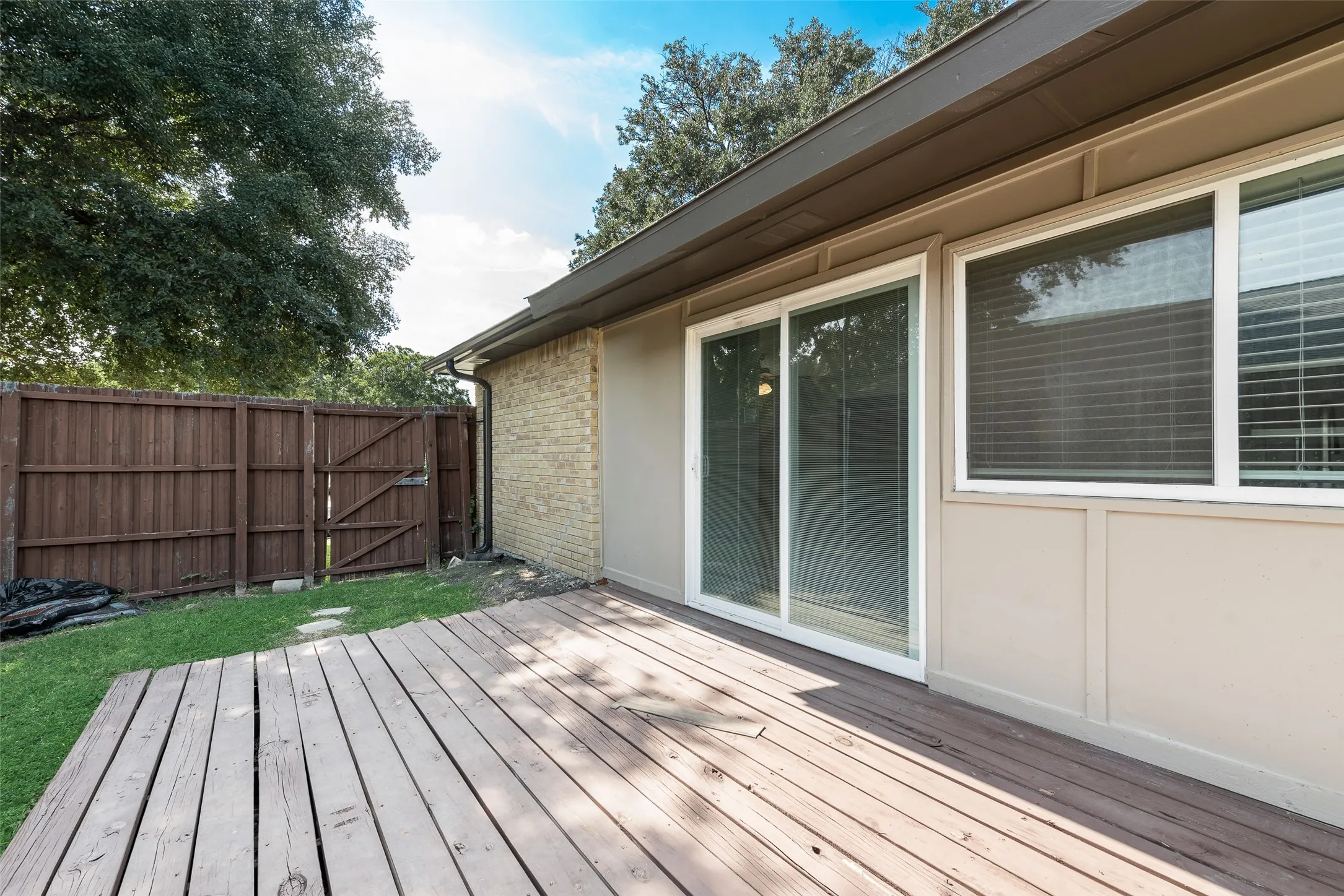 Single Family Residence For Rent in Dallas County , 5903 Mimosa Lane, Rowlett, Texas 75089, 3 Bedroom, 2 Bathroom, 2 Garage spaces, 1,400 Sqft, built in 1975, mls#21352387, Real Estate Agent in Rowlett, Homes For Rent in Dallas county, Homes For Rent in Rowlett, Realtor in Rowlett Texas, Real Estate Brokerage Independent Realty Texas, Luminita Cordes Realtor