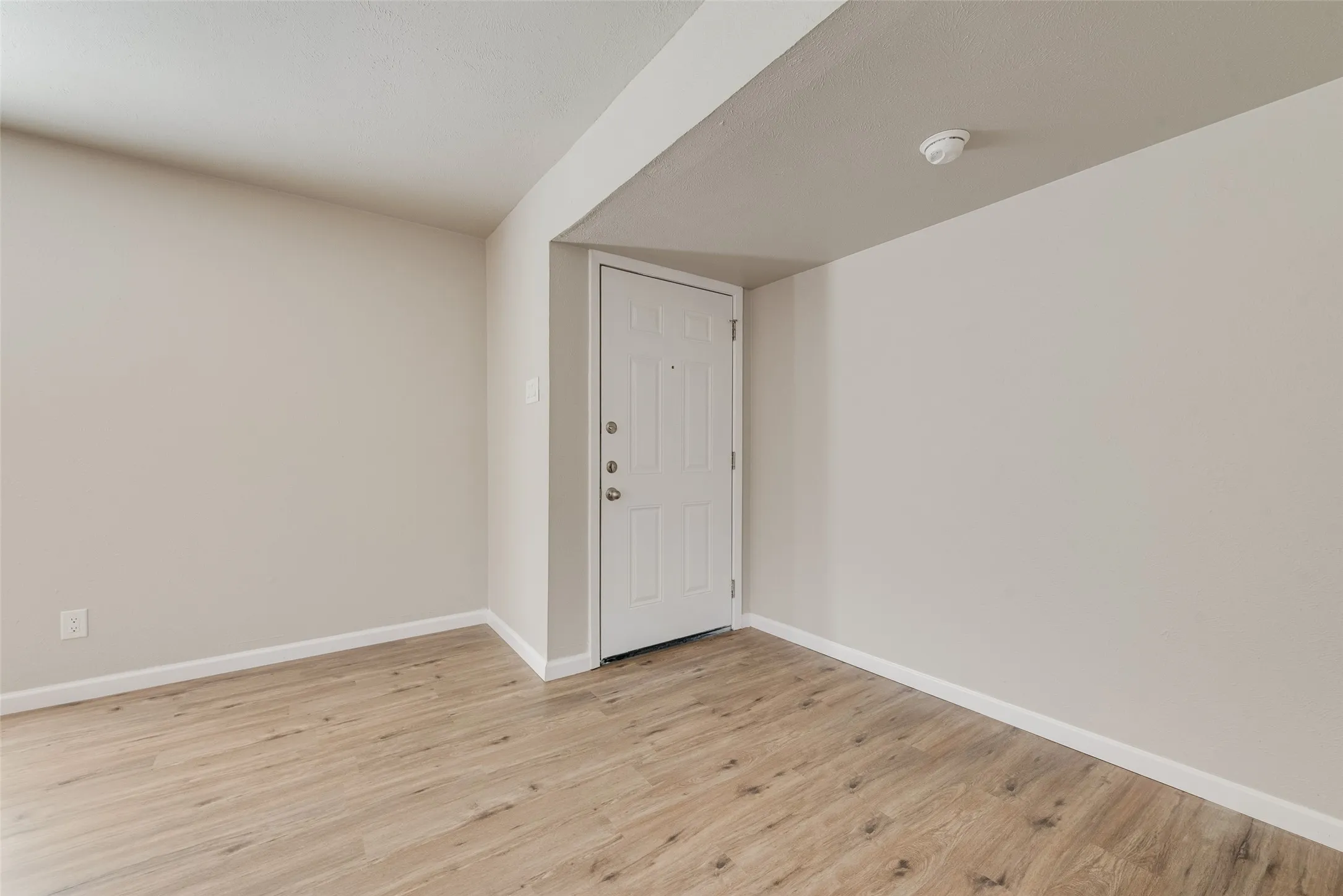 Single Family Residence For Rent in Dallas County , 5903 Mimosa Lane, Rowlett, Texas 75089, 3 Bedroom, 2 Bathroom, 2 Garage spaces, 1,400 Sqft, built in 1975, mls#21352387, Real Estate Agent in Rowlett, Homes For Rent in Dallas county, Homes For Rent in Rowlett, Realtor in Rowlett Texas, Real Estate Brokerage Independent Realty Texas, Luminita Cordes Realtor