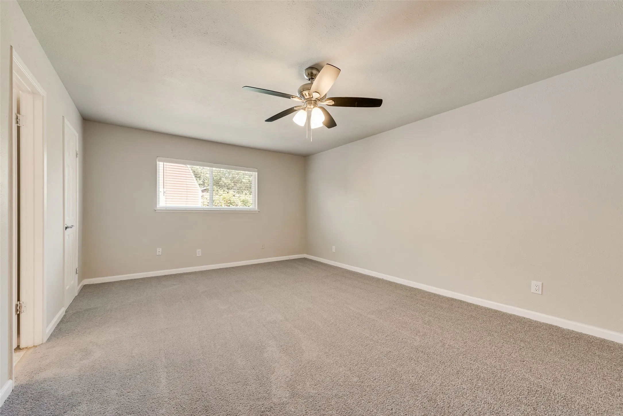 Single Family Residence For Rent in Dallas County , 5903 Mimosa Lane, Rowlett, Texas 75089, 3 Bedroom, 2 Bathroom, 2 Garage spaces, 1,400 Sqft, built in 1975, mls#21352387, Real Estate Agent in Rowlett, Homes For Rent in Dallas county, Homes For Rent in Rowlett, Realtor in Rowlett Texas, Real Estate Brokerage Independent Realty Texas, Luminita Cordes Realtor