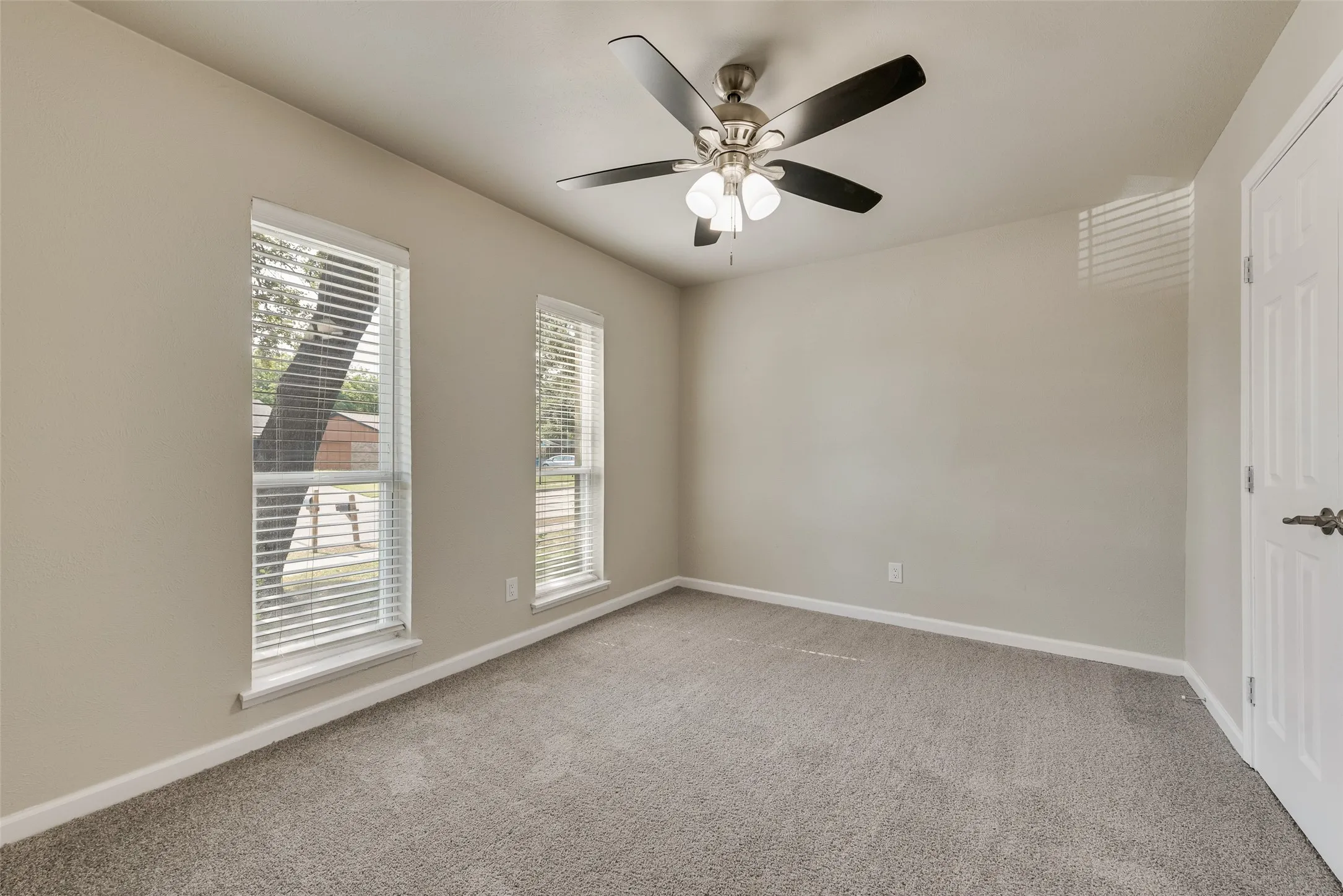 Single Family Residence For Rent in Dallas County , 5903 Mimosa Lane, Rowlett, Texas 75089, 3 Bedroom, 2 Bathroom, 2 Garage spaces, 1,400 Sqft, built in 1975, mls#21352387, Real Estate Agent in Rowlett, Homes For Rent in Dallas county, Homes For Rent in Rowlett, Realtor in Rowlett Texas, Real Estate Brokerage Independent Realty Texas, Luminita Cordes Realtor