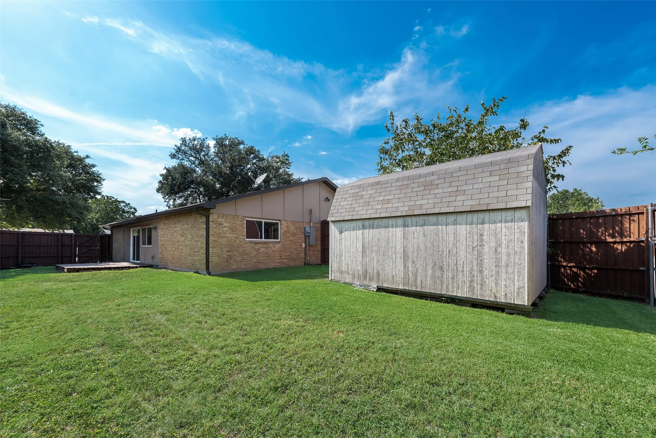 Single Family Residence For Rent in Dallas County , 5903 Mimosa Lane, Rowlett, Texas 75089, 3 Bedroom, 2 Bathroom, 2 Garage spaces, 1,400 Sqft, built in 1975, mls#21352387, Real Estate Agent in Rowlett, Homes For Rent in Dallas county, Homes For Rent in Rowlett, Realtor in Rowlett Texas, Real Estate Brokerage Independent Realty Texas, Luminita Cordes Realtor