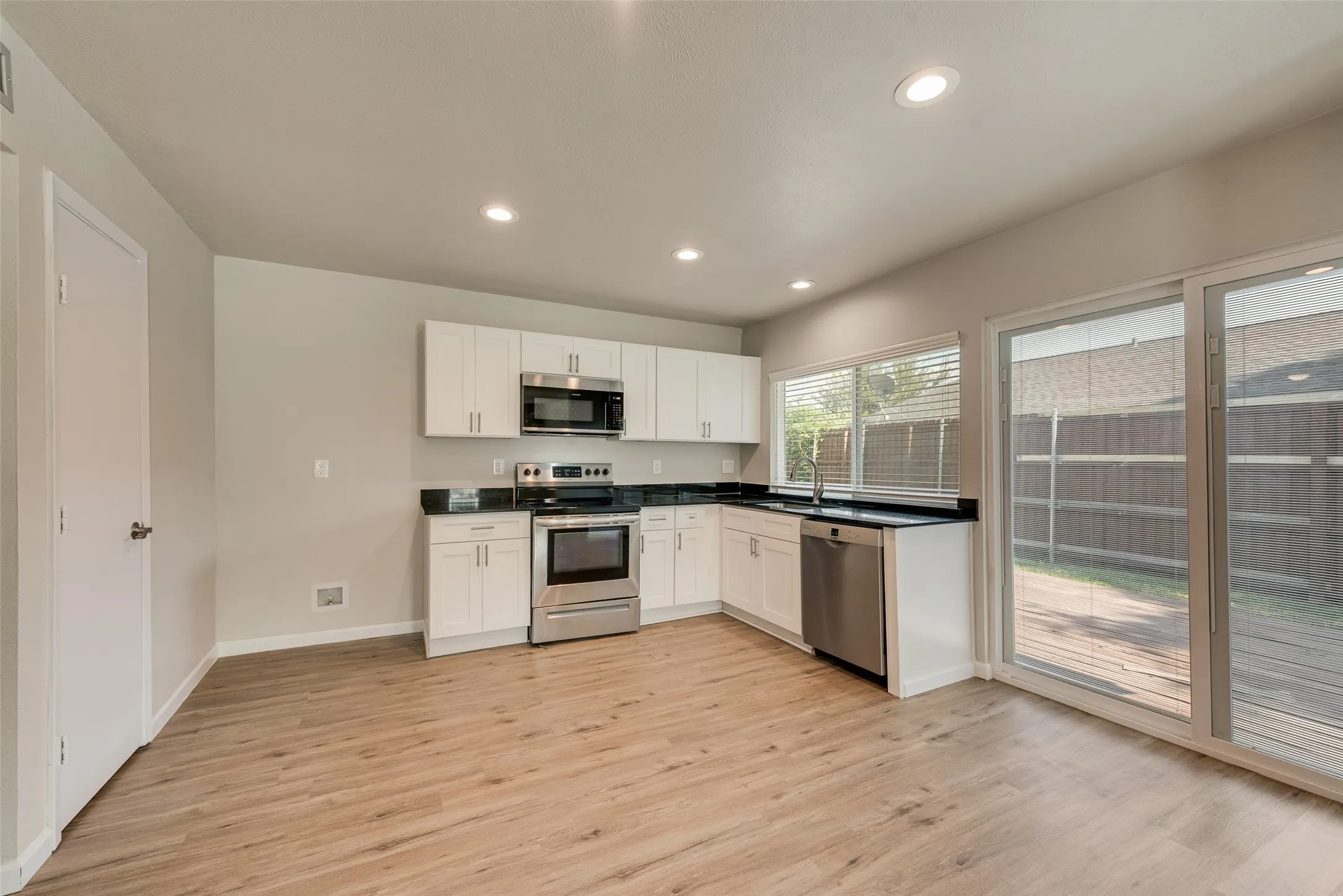 Single Family Residence For Rent in Dallas County , 5903 Mimosa Lane, Rowlett, Texas 75089, 3 Bedroom, 2 Bathroom, 2 Garage spaces, 1,400 Sqft, built in 1975, mls#21352387, Real Estate Agent in Rowlett, Homes For Rent in Dallas county, Homes For Rent in Rowlett, Realtor in Rowlett Texas, Real Estate Brokerage Independent Realty Texas, Luminita Cordes Realtor