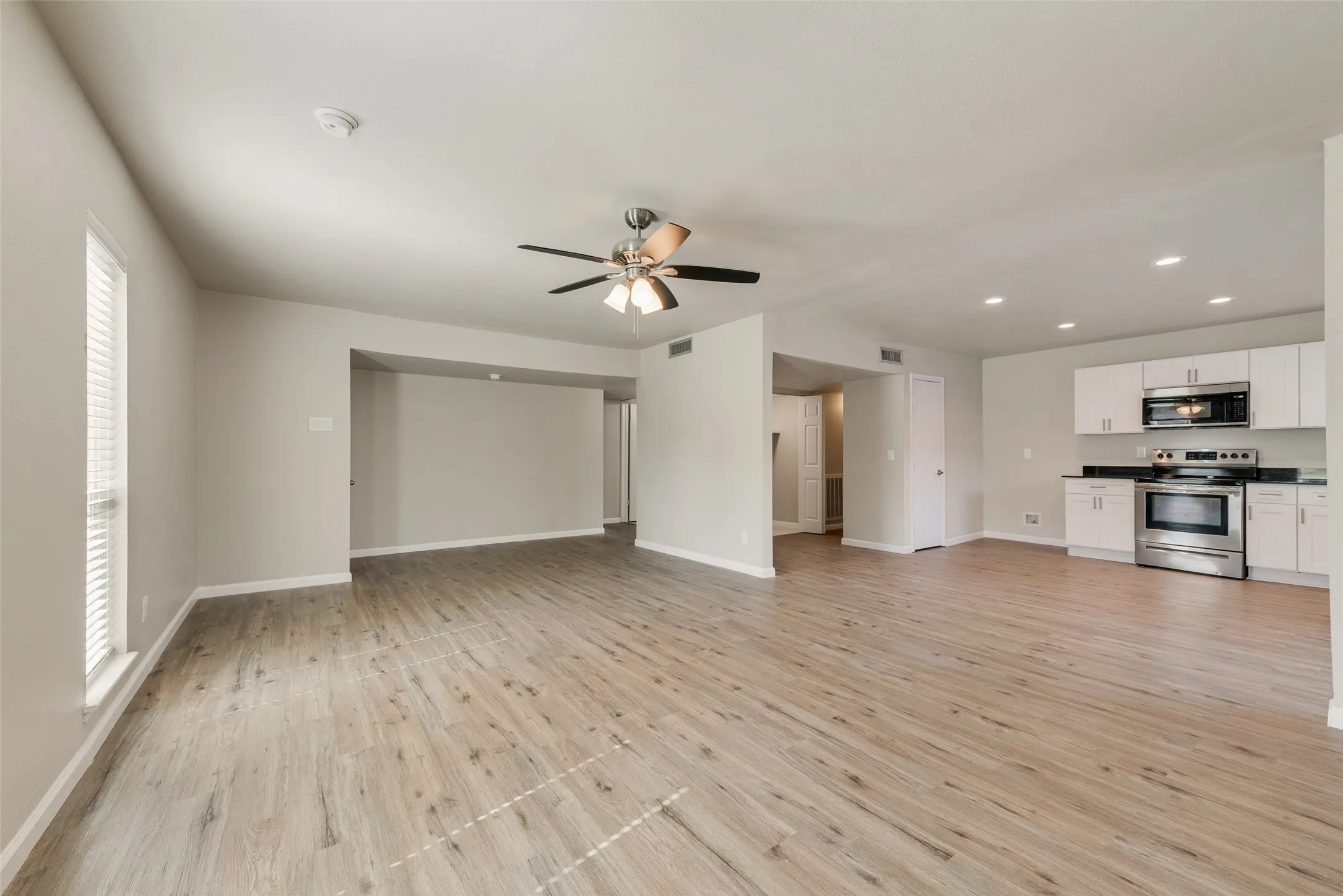 Single Family Residence For Rent in Dallas County , 5903 Mimosa Lane, Rowlett, Texas 75089, 3 Bedroom, 2 Bathroom, 2 Garage spaces, 1,400 Sqft, built in 1975, mls#21352387, Real Estate Agent in Rowlett, Homes For Rent in Dallas county, Homes For Rent in Rowlett, Realtor in Rowlett Texas, Real Estate Brokerage Independent Realty Texas, Luminita Cordes Realtor