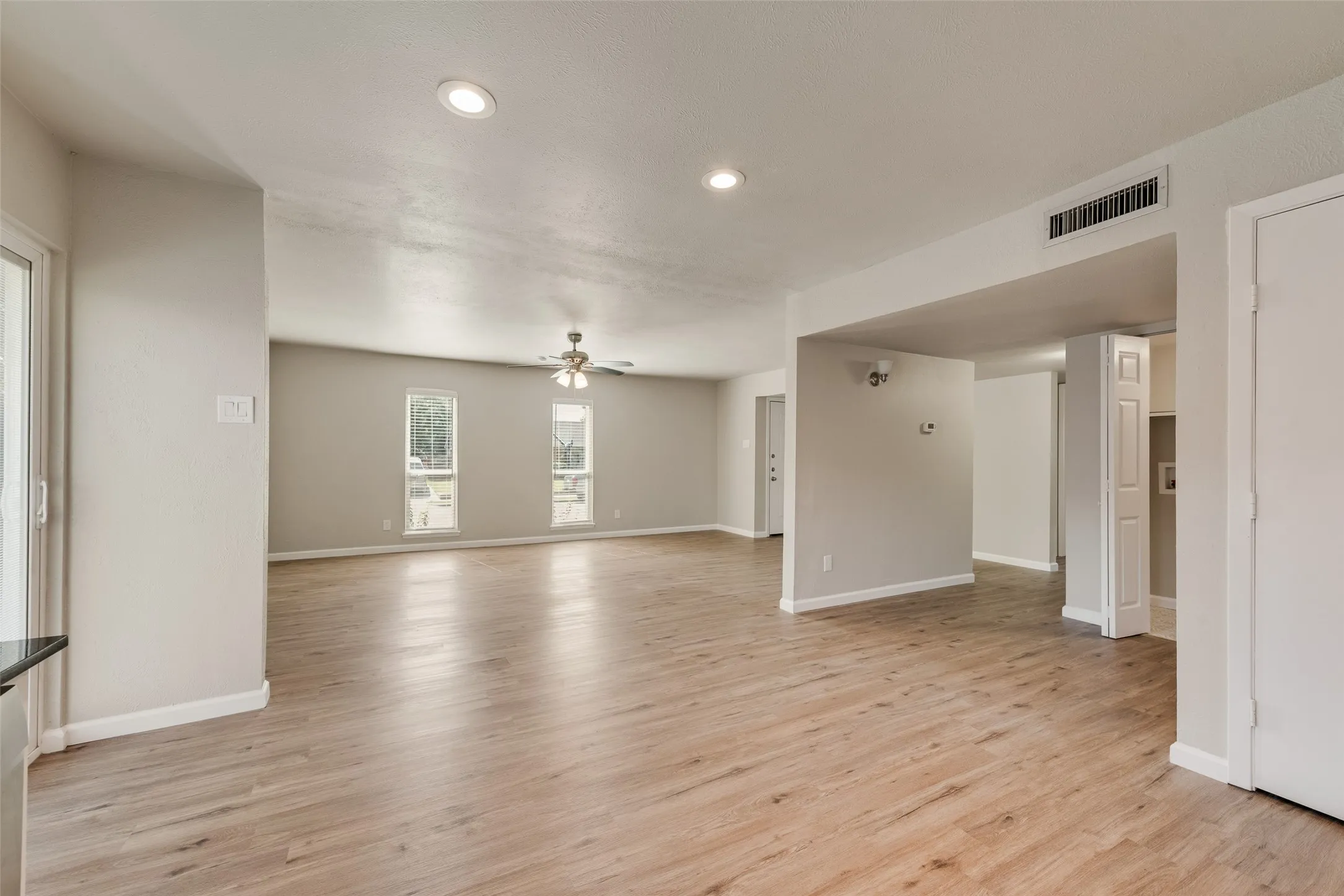 Single Family Residence For Rent in Dallas County , 5903 Mimosa Lane, Rowlett, Texas 75089, 3 Bedroom, 2 Bathroom, 2 Garage spaces, 1,400 Sqft, built in 1975, mls#21352387, Real Estate Agent in Rowlett, Homes For Rent in Dallas county, Homes For Rent in Rowlett, Realtor in Rowlett Texas, Real Estate Brokerage Independent Realty Texas, Luminita Cordes Realtor