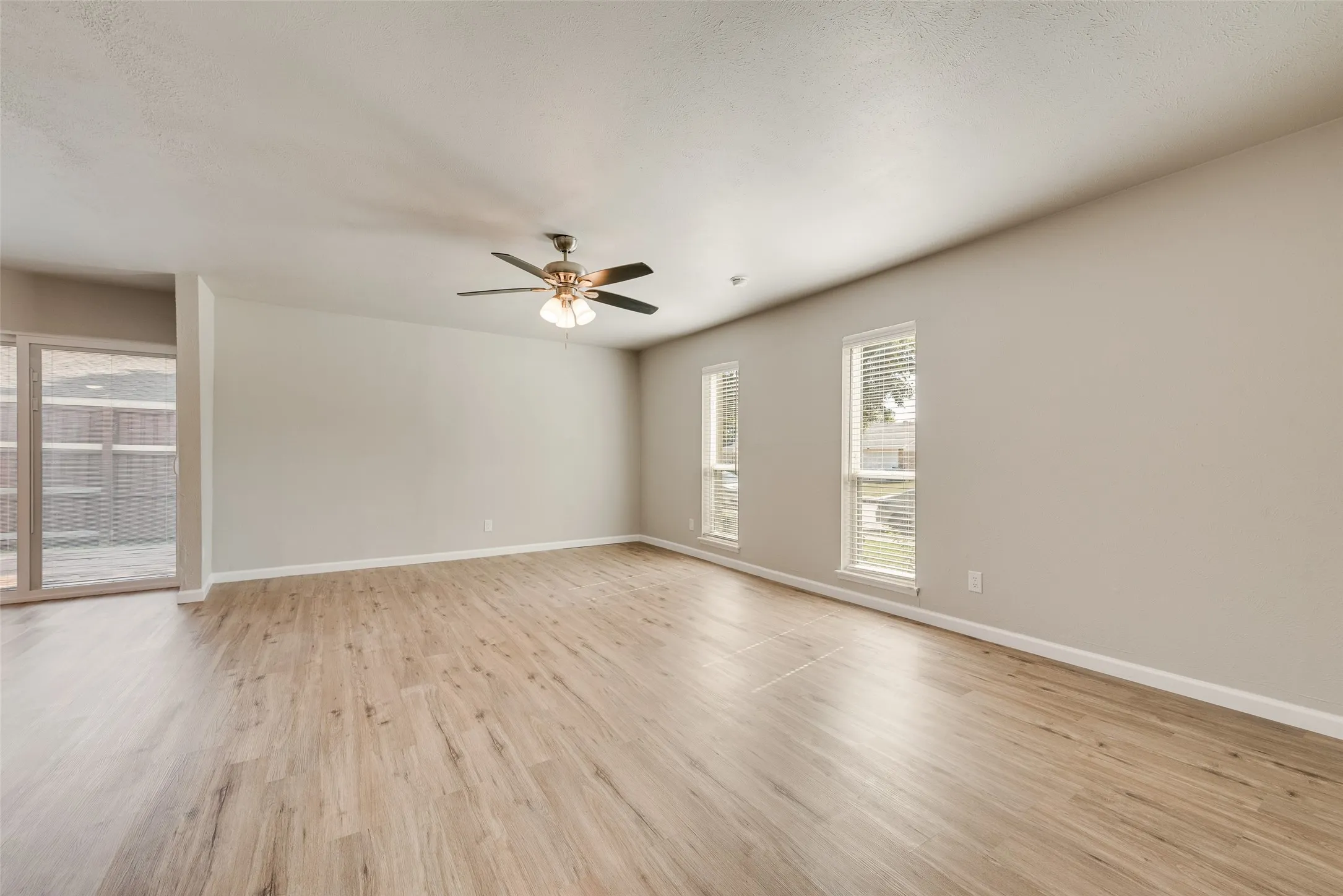 Single Family Residence For Rent in Dallas County , 5903 Mimosa Lane, Rowlett, Texas 75089, 3 Bedroom, 2 Bathroom, 2 Garage spaces, 1,400 Sqft, built in 1975, mls#21352387, Real Estate Agent in Rowlett, Homes For Rent in Dallas county, Homes For Rent in Rowlett, Realtor in Rowlett Texas, Real Estate Brokerage Independent Realty Texas, Luminita Cordes Realtor