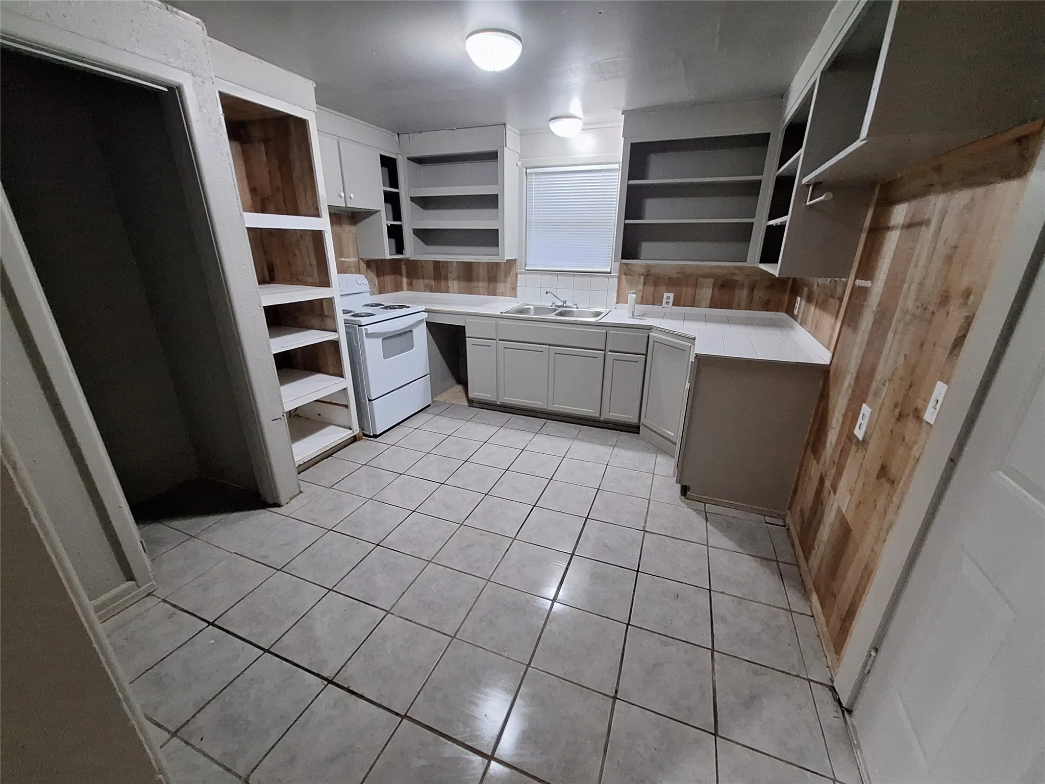 Single Family Residence For Rent in Taylor County , 725 Shelton Street, Abilene, Texas 79603, 4 Bedroom, 2 Bathroom, Garage spaces, 1,390 Sqft, built in 1954, mls#21355700, Real Estate Agent in Abilene, Homes For Rent in Taylor county, Homes For Rent in Abilene, Realtor in Abilene Texas, Real Estate Brokerage Independent Realty Texas, Luminita Cordes Realtor