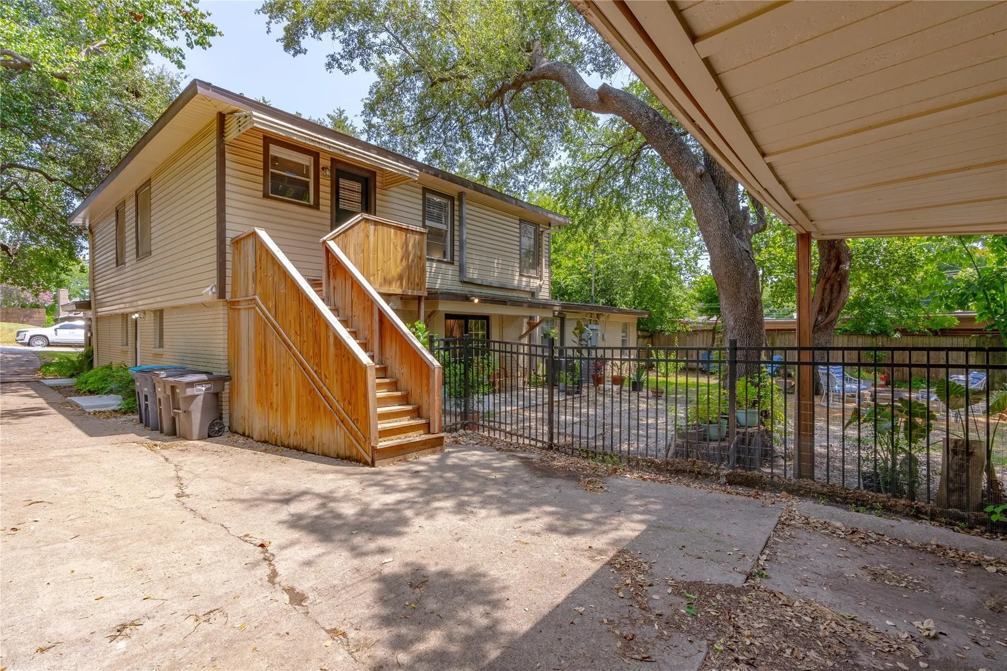 Duplex For Rent in Tarrant County , 6455 Waverly Way A, Fort Worth, Texas 76116, 2 Bedroom, 2 Bathroom, 2 Garage spaces, 1,728 Sqft, built in 1961, mls#21355697, Real Estate Agent in Fort Worth, Homes For Rent in Tarrant county, Homes For Rent in Fort Worth, Realtor in Fort Worth Texas, Real Estate Brokerage Independent Realty Texas, Luminita Cordes Realtor