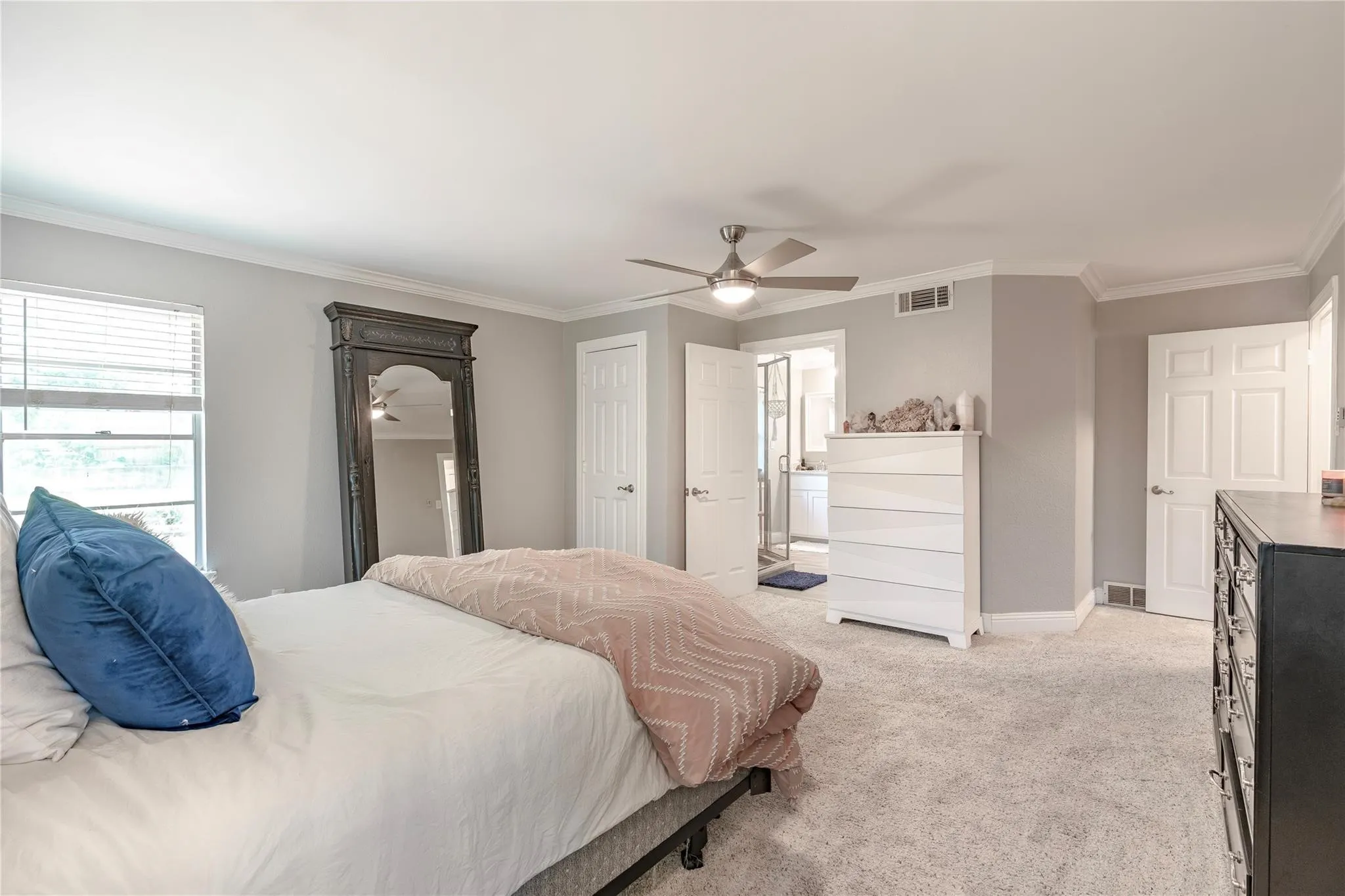 Duplex For Rent in Tarrant County , 6455 Waverly Way A, Fort Worth, Texas 76116, 2 Bedroom, 2 Bathroom, 2 Garage spaces, 1,728 Sqft, built in 1961, mls#21355697, Real Estate Agent in Fort Worth, Homes For Rent in Tarrant county, Homes For Rent in Fort Worth, Realtor in Fort Worth Texas, Real Estate Brokerage Independent Realty Texas, Luminita Cordes Realtor