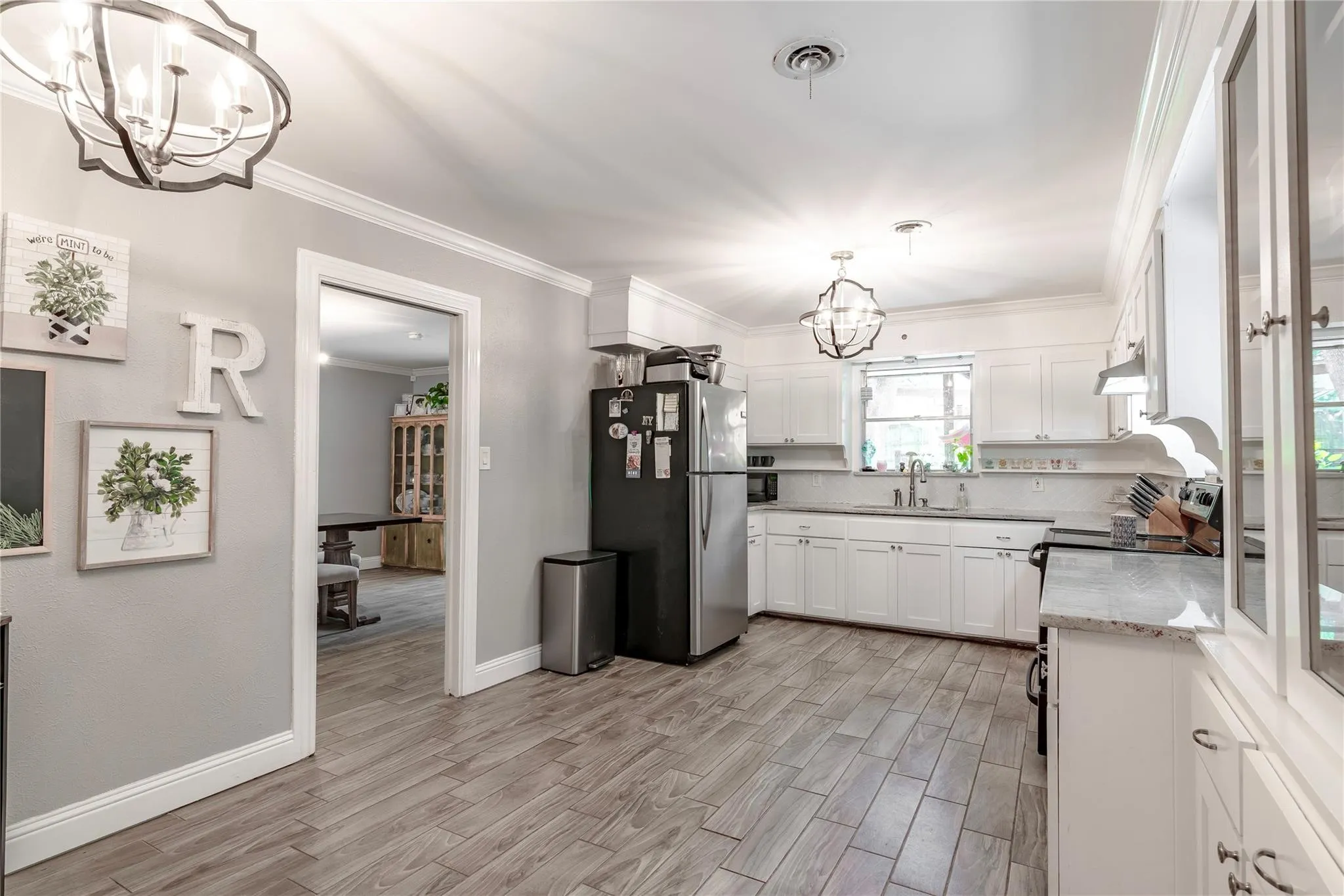 Duplex For Rent in Tarrant County , 6455 Waverly Way A, Fort Worth, Texas 76116, 2 Bedroom, 2 Bathroom, 2 Garage spaces, 1,728 Sqft, built in 1961, mls#21355697, Real Estate Agent in Fort Worth, Homes For Rent in Tarrant county, Homes For Rent in Fort Worth, Realtor in Fort Worth Texas, Real Estate Brokerage Independent Realty Texas, Luminita Cordes Realtor