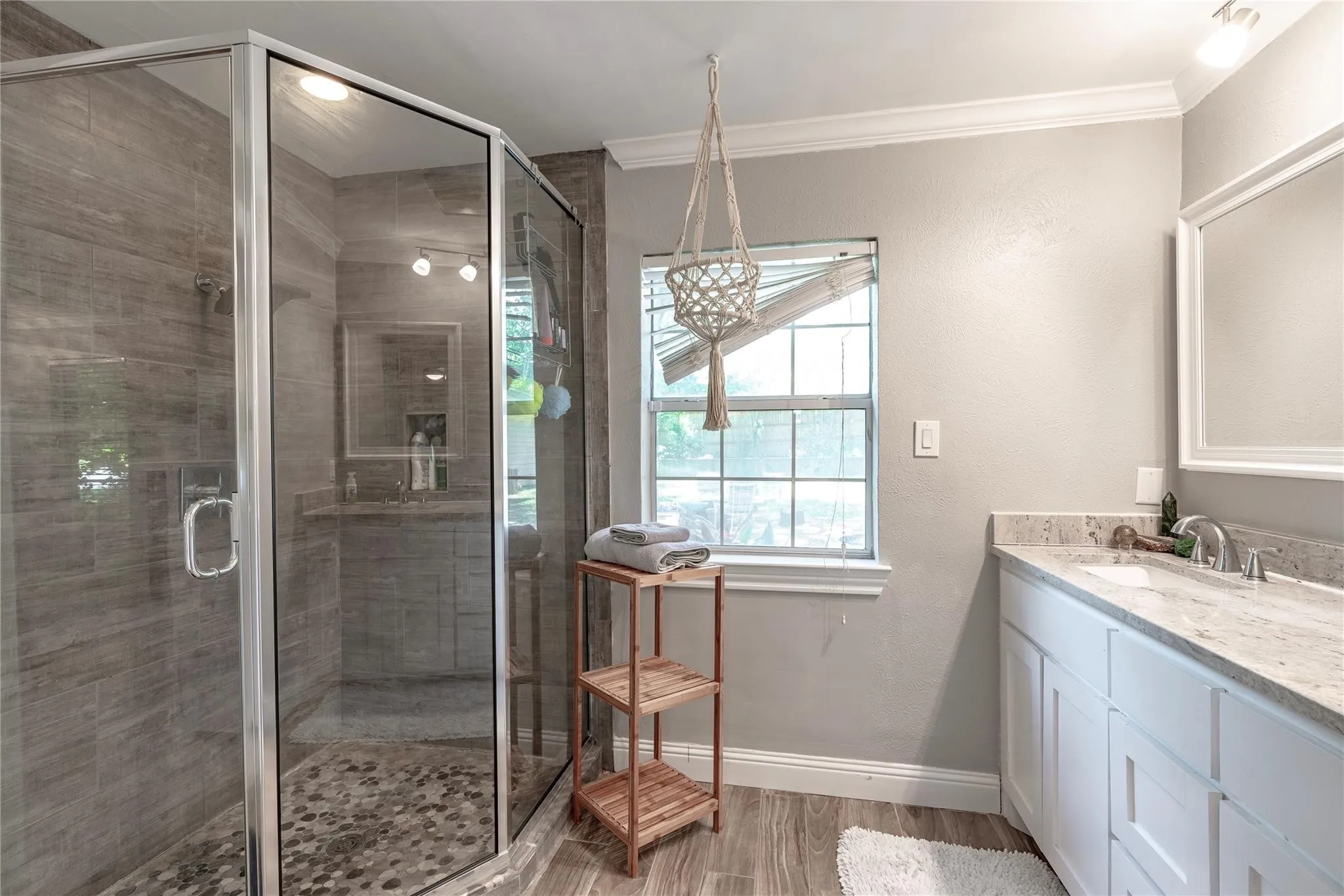 Duplex For Rent in Tarrant County , 6455 Waverly Way A, Fort Worth, Texas 76116, 2 Bedroom, 2 Bathroom, 2 Garage spaces, 1,728 Sqft, built in 1961, mls#21355697, Real Estate Agent in Fort Worth, Homes For Rent in Tarrant county, Homes For Rent in Fort Worth, Realtor in Fort Worth Texas, Real Estate Brokerage Independent Realty Texas, Luminita Cordes Realtor
