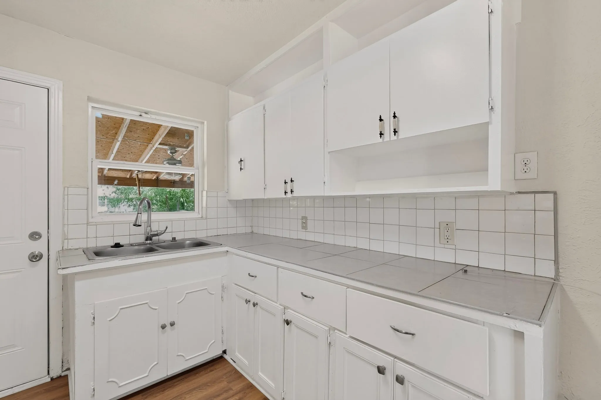 Single Family Residence For Sale in Dallas County , 1317 Lakeside Drive, Garland, Texas 75040, 3 Bedroom, 2 Bathroom, Garage spaces, 1,178 Sqft, built in 1949, mls#21351787, Real Estate Agent in Garland, Homes For Sale in Dallas county, Homes For Sale in Garland, Realtor in Garland Texas, Real Estate Brokerage Independent Realty Texas, Luminita Cordes Realtor