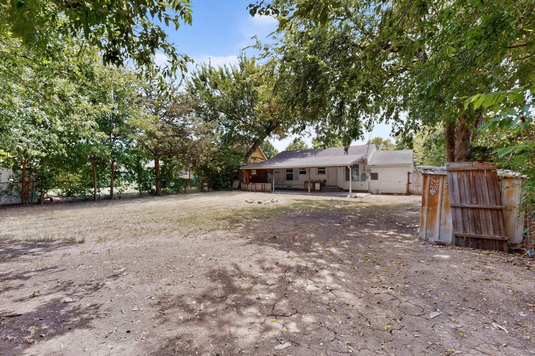Single Family Residence For Sale in Dallas County , 1317 Lakeside Drive, Garland, Texas 75040, 3 Bedroom, 2 Bathroom, Garage spaces, 1,178 Sqft, built in 1949, mls#21351787, Real Estate Agent in Garland, Homes For Sale in Dallas county, Homes For Sale in Garland, Realtor in Garland Texas, Real Estate Brokerage Independent Realty Texas, Luminita Cordes Realtor