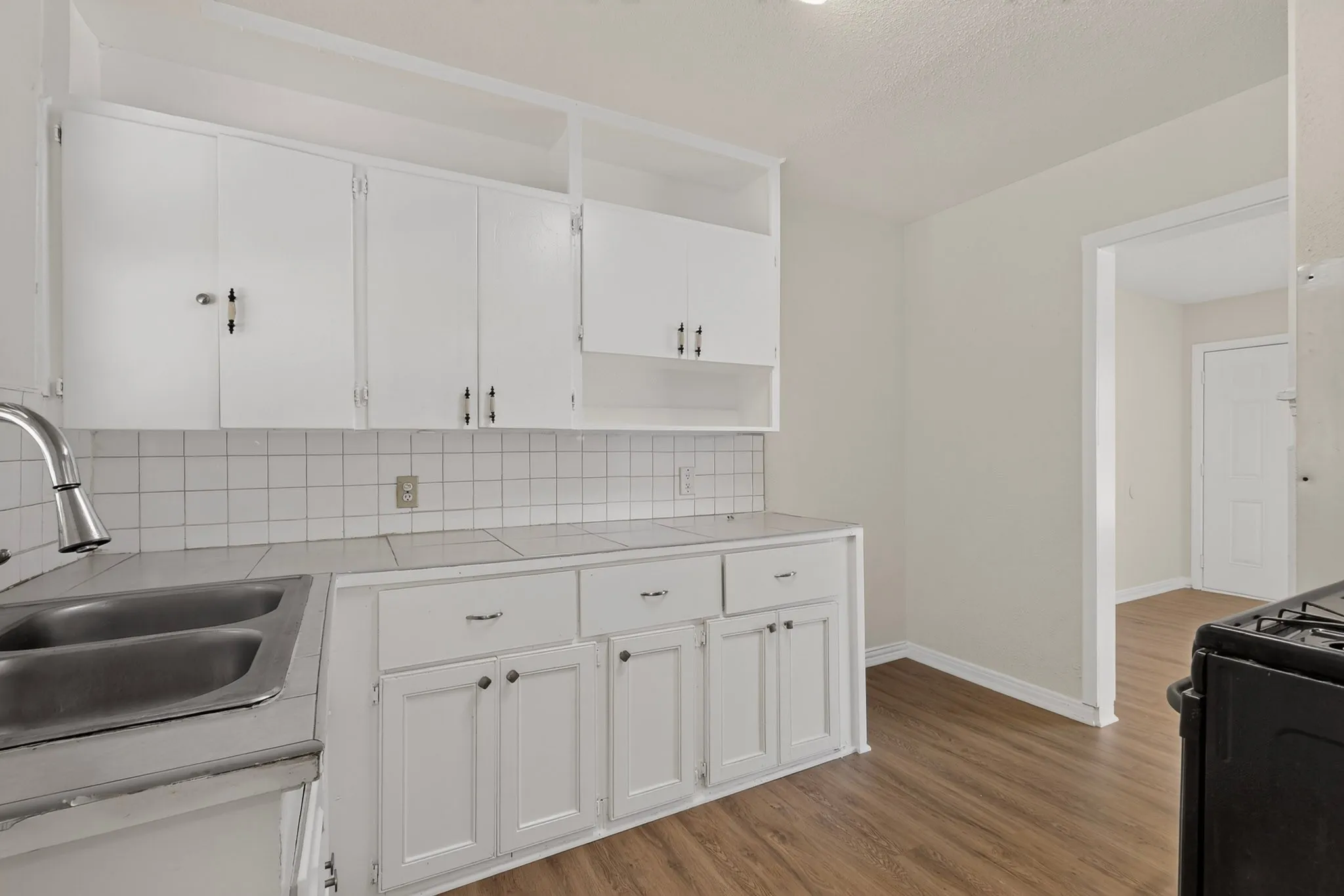 Single Family Residence For Sale in Dallas County , 1317 Lakeside Drive, Garland, Texas 75040, 3 Bedroom, 2 Bathroom, Garage spaces, 1,178 Sqft, built in 1949, mls#21351787, Real Estate Agent in Garland, Homes For Sale in Dallas county, Homes For Sale in Garland, Realtor in Garland Texas, Real Estate Brokerage Independent Realty Texas, Luminita Cordes Realtor