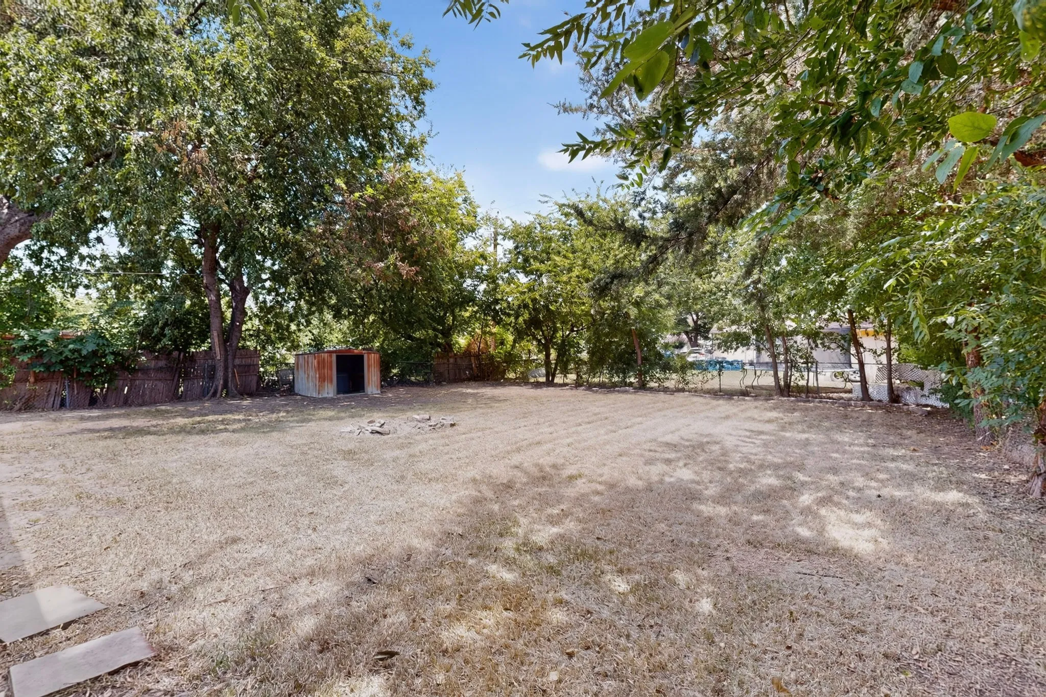 Single Family Residence For Sale in Dallas County , 1317 Lakeside Drive, Garland, Texas 75040, 3 Bedroom, 2 Bathroom, Garage spaces, 1,178 Sqft, built in 1949, mls#21351787, Real Estate Agent in Garland, Homes For Sale in Dallas county, Homes For Sale in Garland, Realtor in Garland Texas, Real Estate Brokerage Independent Realty Texas, Luminita Cordes Realtor
