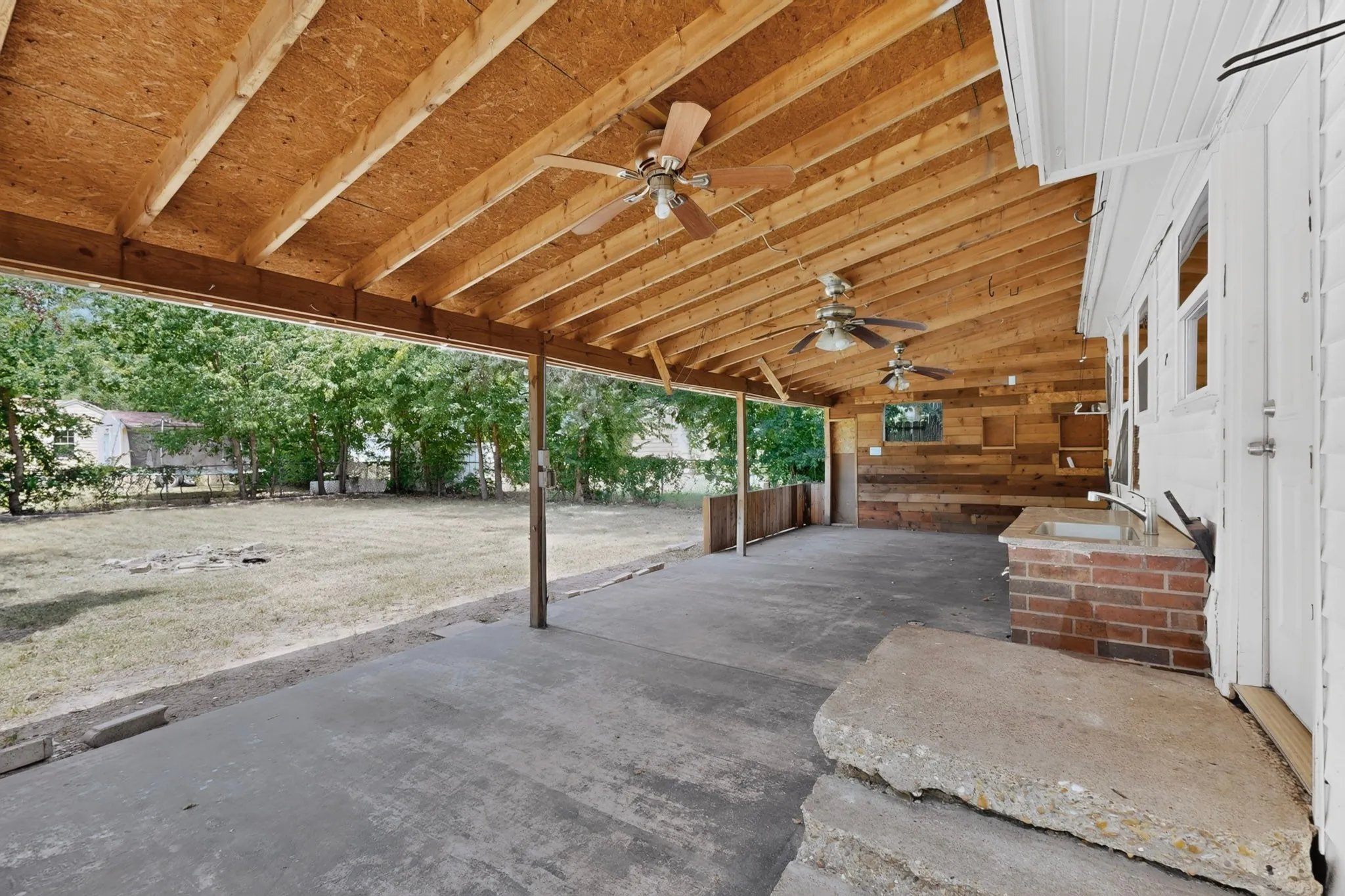 Single Family Residence For Sale in Dallas County , 1317 Lakeside Drive, Garland, Texas 75040, 3 Bedroom, 2 Bathroom, Garage spaces, 1,178 Sqft, built in 1949, mls#21351787, Real Estate Agent in Garland, Homes For Sale in Dallas county, Homes For Sale in Garland, Realtor in Garland Texas, Real Estate Brokerage Independent Realty Texas, Luminita Cordes Realtor