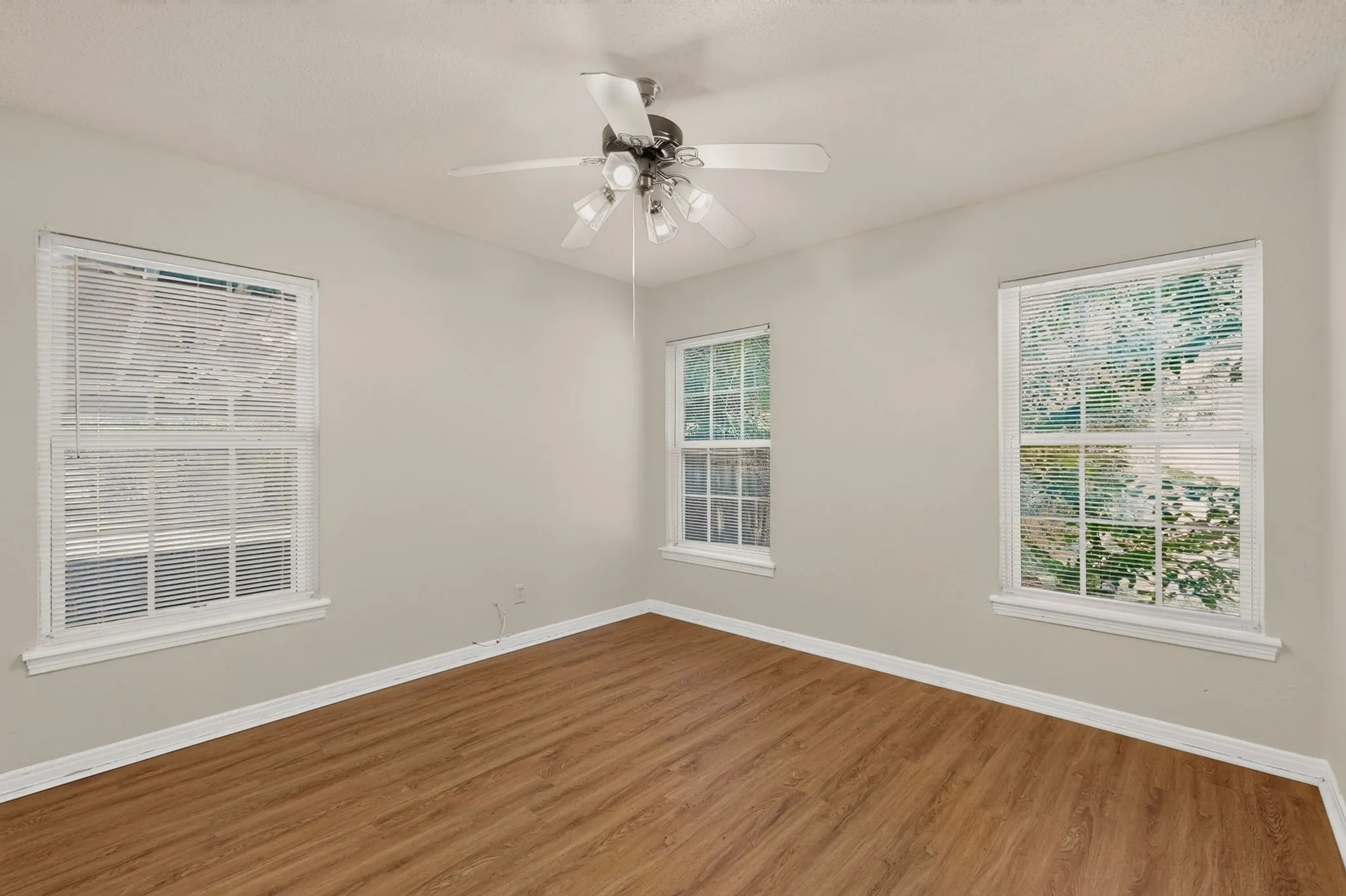 Single Family Residence For Sale in Dallas County , 1317 Lakeside Drive, Garland, Texas 75040, 3 Bedroom, 2 Bathroom, Garage spaces, 1,178 Sqft, built in 1949, mls#21351787, Real Estate Agent in Garland, Homes For Sale in Dallas county, Homes For Sale in Garland, Realtor in Garland Texas, Real Estate Brokerage Independent Realty Texas, Luminita Cordes Realtor