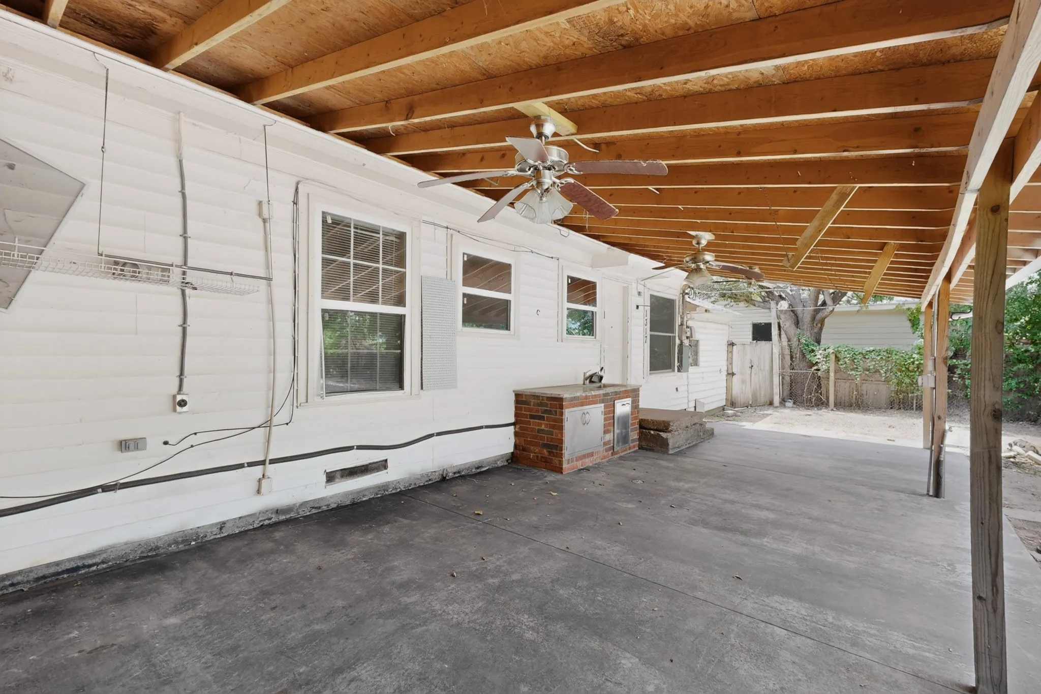 Single Family Residence For Sale in Dallas County , 1317 Lakeside Drive, Garland, Texas 75040, 3 Bedroom, 2 Bathroom, Garage spaces, 1,178 Sqft, built in 1949, mls#21351787, Real Estate Agent in Garland, Homes For Sale in Dallas county, Homes For Sale in Garland, Realtor in Garland Texas, Real Estate Brokerage Independent Realty Texas, Luminita Cordes Realtor