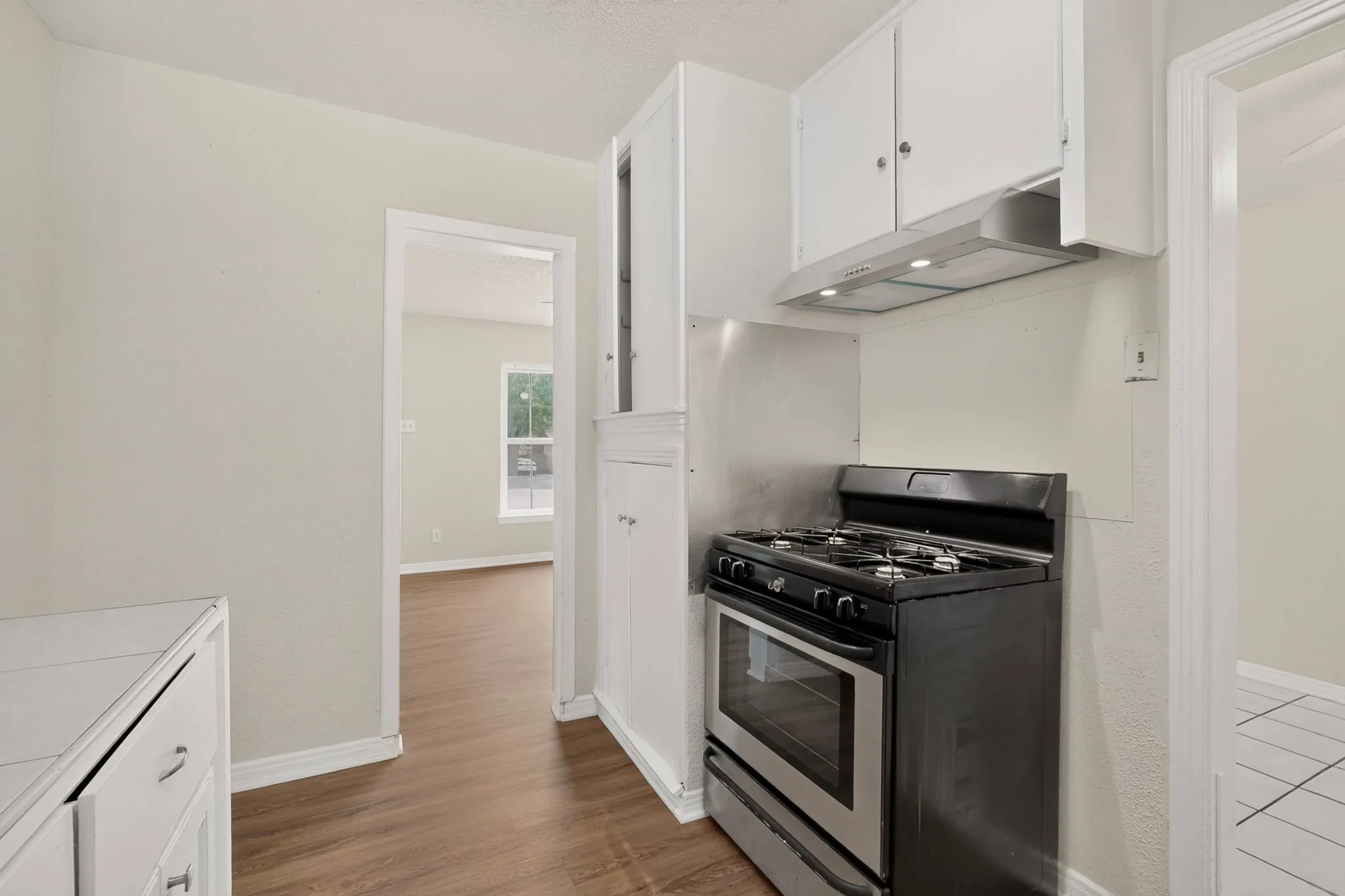 Single Family Residence For Sale in Dallas County , 1317 Lakeside Drive, Garland, Texas 75040, 3 Bedroom, 2 Bathroom, Garage spaces, 1,178 Sqft, built in 1949, mls#21351787, Real Estate Agent in Garland, Homes For Sale in Dallas county, Homes For Sale in Garland, Realtor in Garland Texas, Real Estate Brokerage Independent Realty Texas, Luminita Cordes Realtor