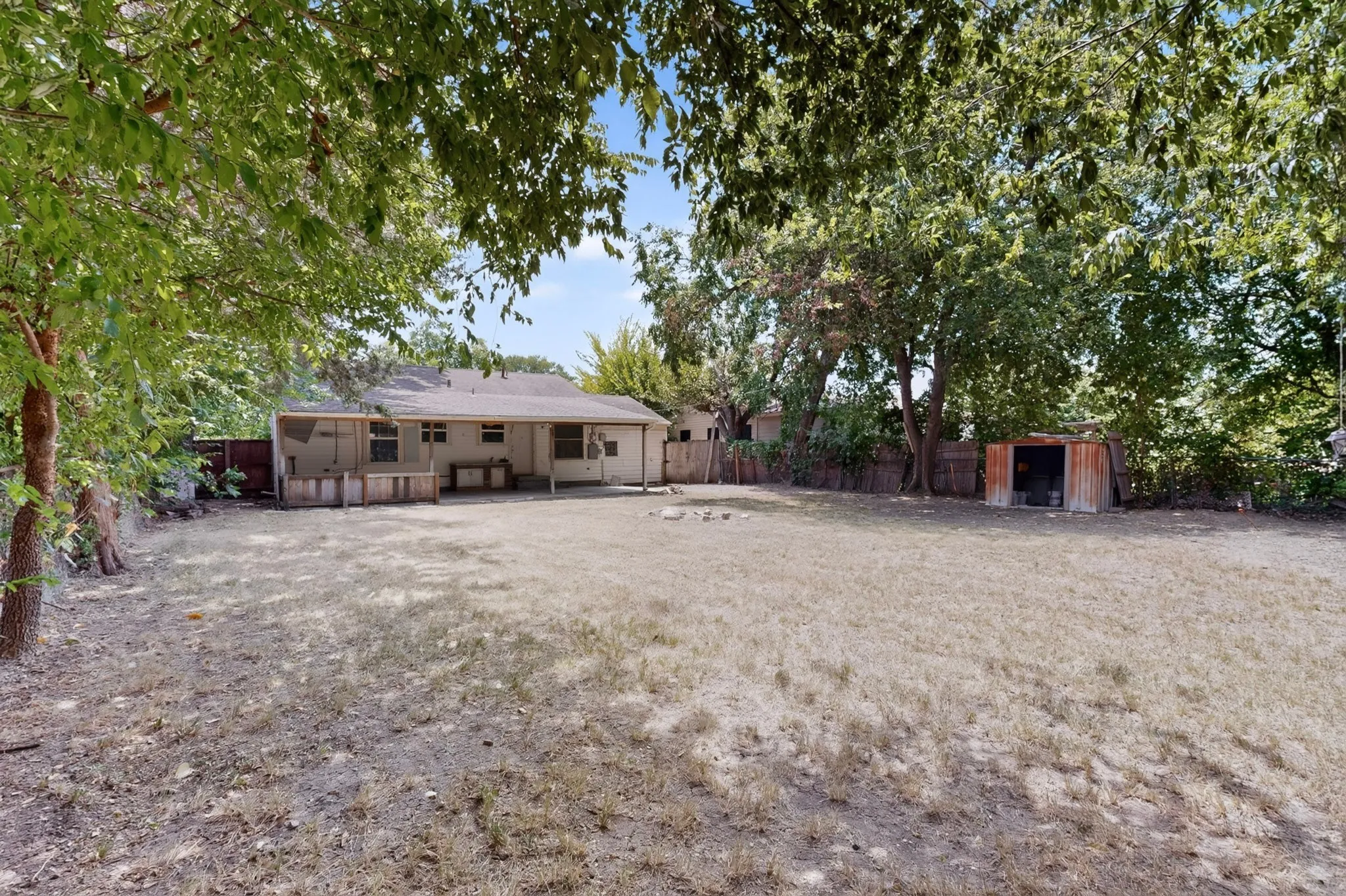 Single Family Residence For Sale in Dallas County , 1317 Lakeside Drive, Garland, Texas 75040, 3 Bedroom, 2 Bathroom, Garage spaces, 1,178 Sqft, built in 1949, mls#21351787, Real Estate Agent in Garland, Homes For Sale in Dallas county, Homes For Sale in Garland, Realtor in Garland Texas, Real Estate Brokerage Independent Realty Texas, Luminita Cordes Realtor
