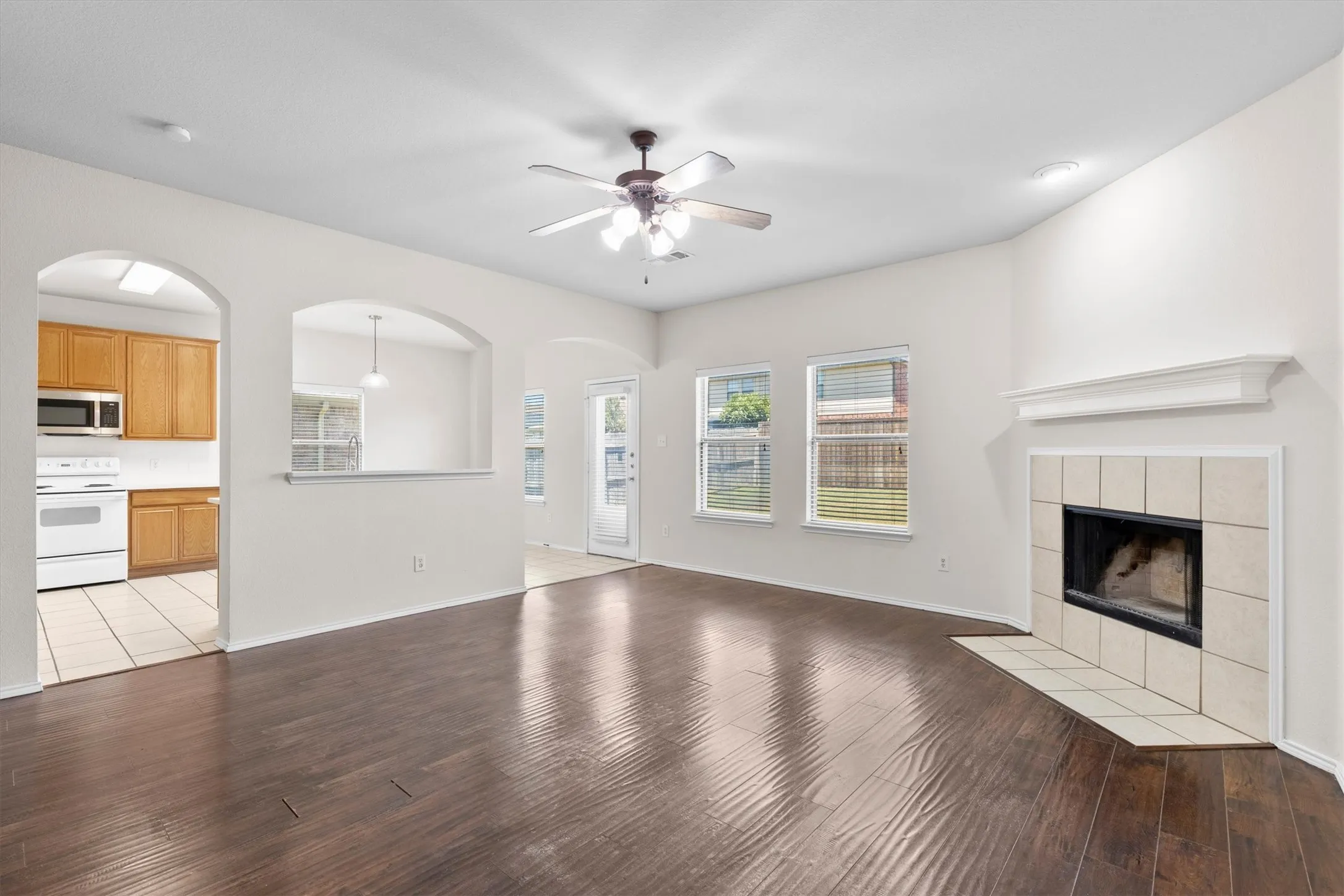 Single Family Residence For Rent in Collin County , 3200 Nandina Street, Mc Kinney, Texas 75071, 5 Bedroom, 3 Bathroom, 2 Garage spaces, 2,709 Sqft, built in 2005, mls#21352901, Real Estate Agent in Mc Kinney, Homes For Rent in Collin county, Homes For Rent in Mc Kinney, Realtor in Mc Kinney Texas, Real Estate Brokerage Independent Realty Texas, Luminita Cordes Realtor