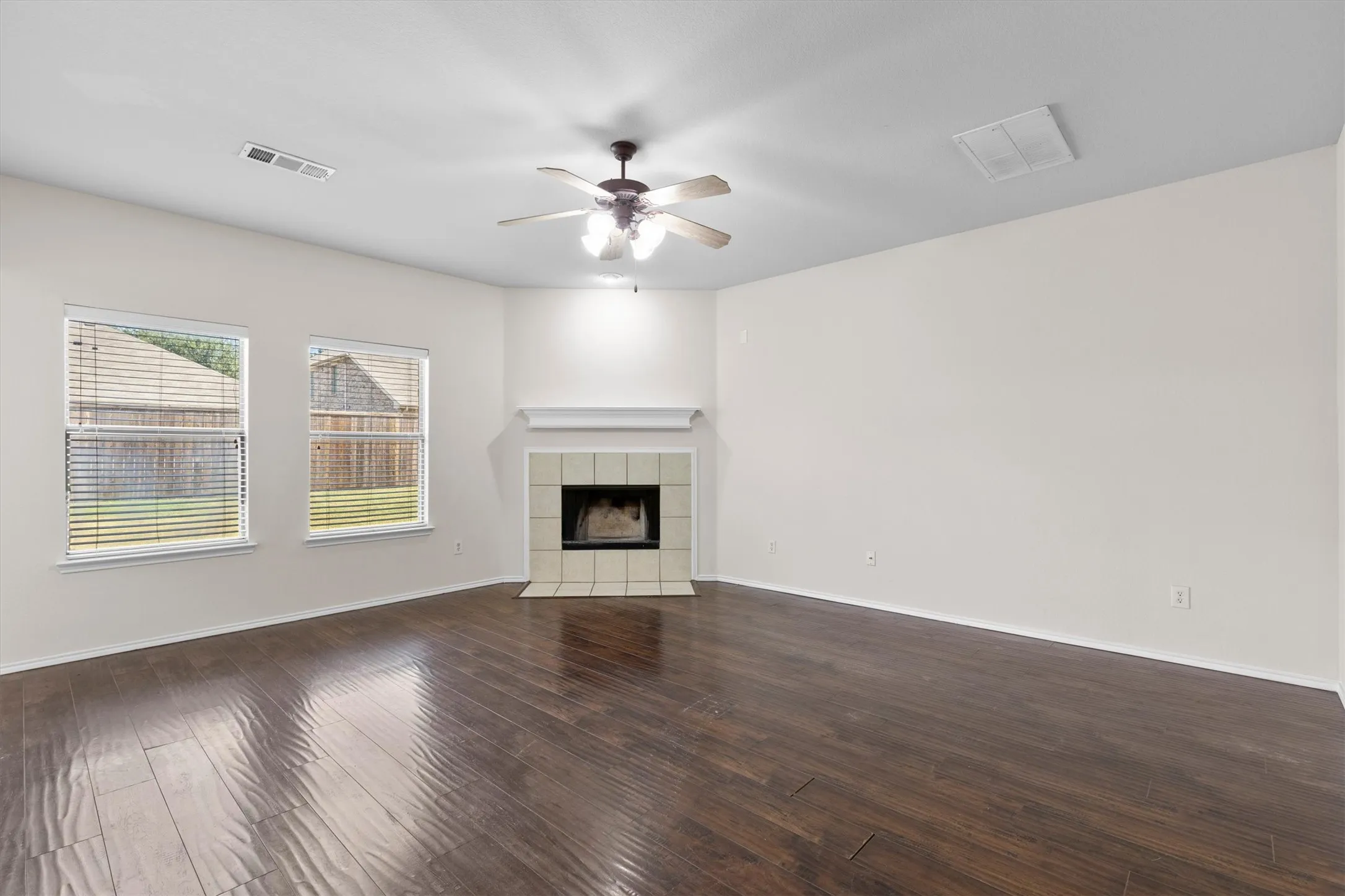 Single Family Residence For Rent in Collin County , 3200 Nandina Street, Mc Kinney, Texas 75071, 5 Bedroom, 3 Bathroom, 2 Garage spaces, 2,709 Sqft, built in 2005, mls#21352901, Real Estate Agent in Mc Kinney, Homes For Rent in Collin county, Homes For Rent in Mc Kinney, Realtor in Mc Kinney Texas, Real Estate Brokerage Independent Realty Texas, Luminita Cordes Realtor