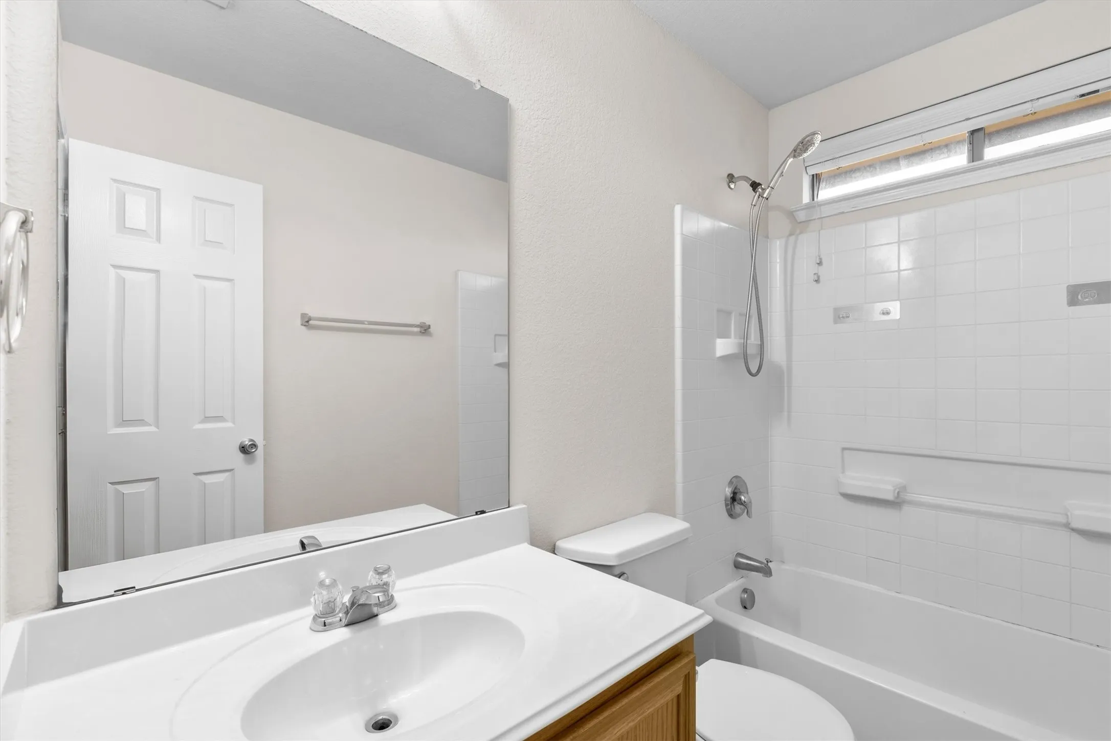 Single Family Residence For Rent in Collin County , 3200 Nandina Street, Mc Kinney, Texas 75071, 5 Bedroom, 3 Bathroom, 2 Garage spaces, 2,709 Sqft, built in 2005, mls#21352901, Real Estate Agent in Mc Kinney, Homes For Rent in Collin county, Homes For Rent in Mc Kinney, Realtor in Mc Kinney Texas, Real Estate Brokerage Independent Realty Texas, Luminita Cordes Realtor