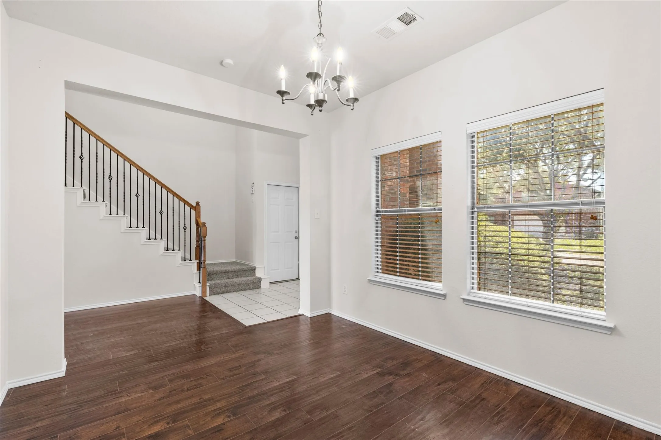 Single Family Residence For Rent in Collin County , 3200 Nandina Street, Mc Kinney, Texas 75071, 5 Bedroom, 3 Bathroom, 2 Garage spaces, 2,709 Sqft, built in 2005, mls#21352901, Real Estate Agent in Mc Kinney, Homes For Rent in Collin county, Homes For Rent in Mc Kinney, Realtor in Mc Kinney Texas, Real Estate Brokerage Independent Realty Texas, Luminita Cordes Realtor